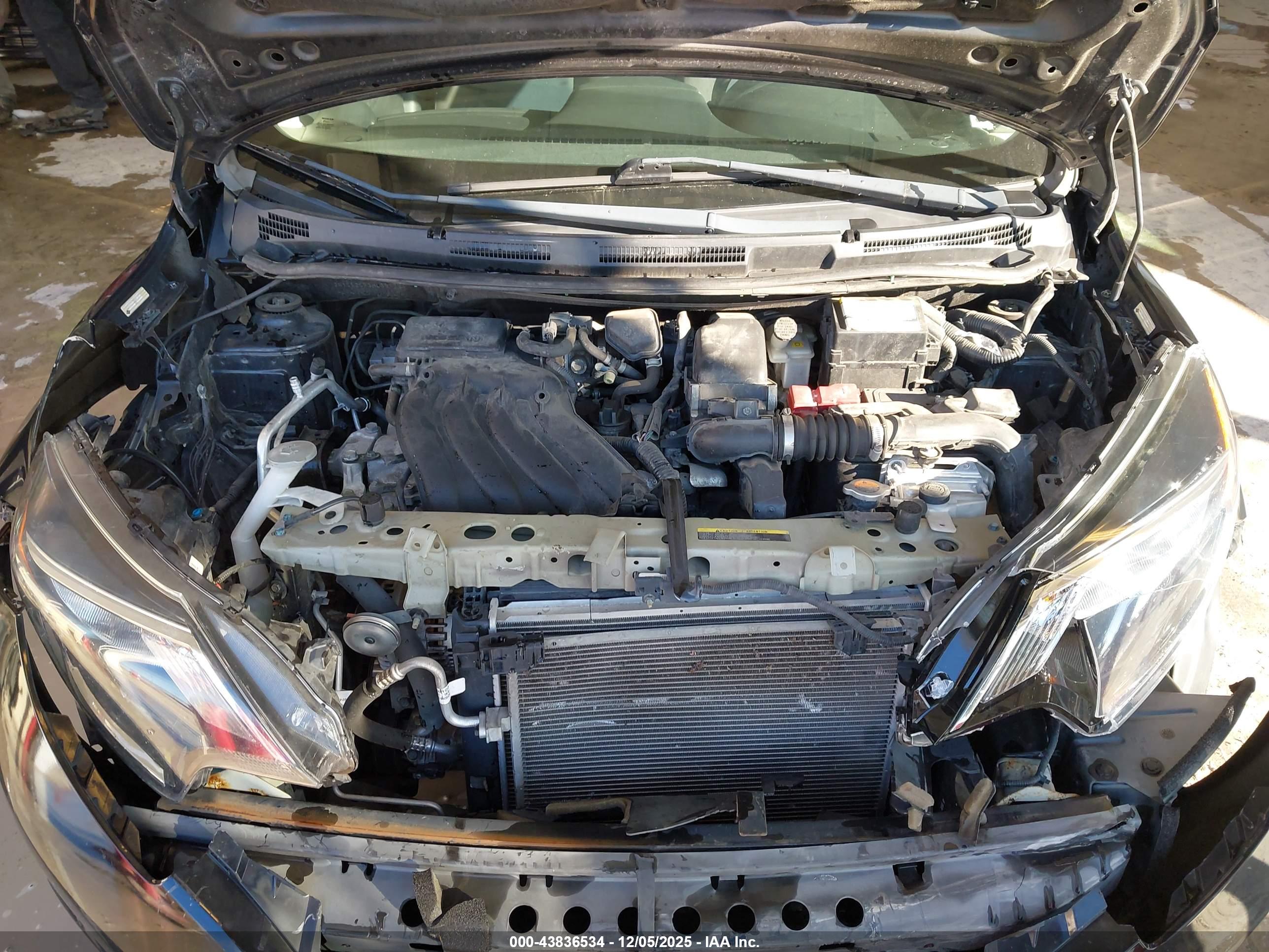 NISSAN VERSA image 10