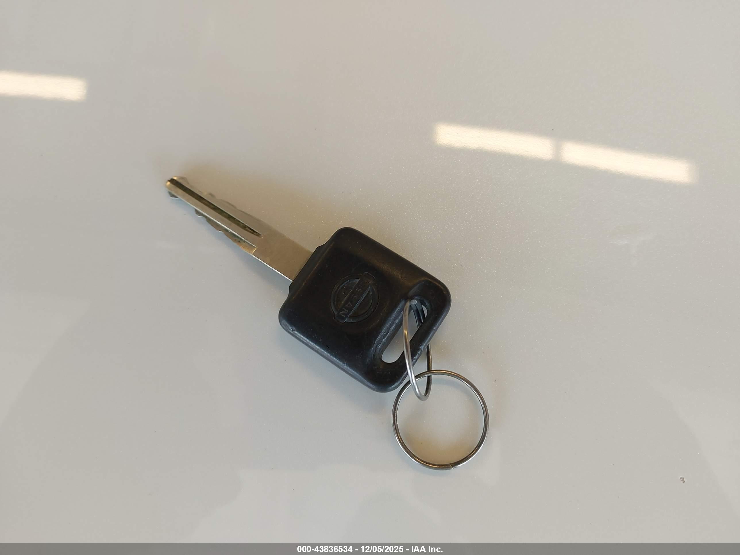 NISSAN VERSA image 11