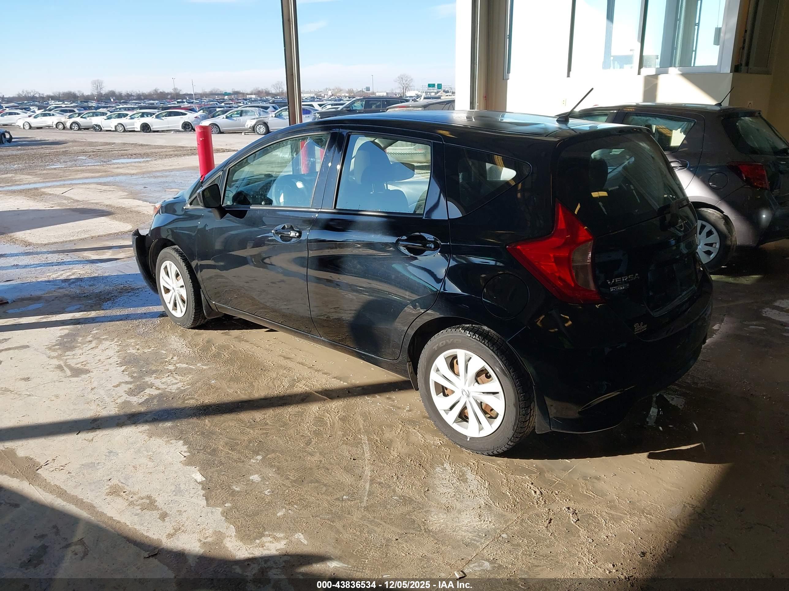 NISSAN VERSA image 3