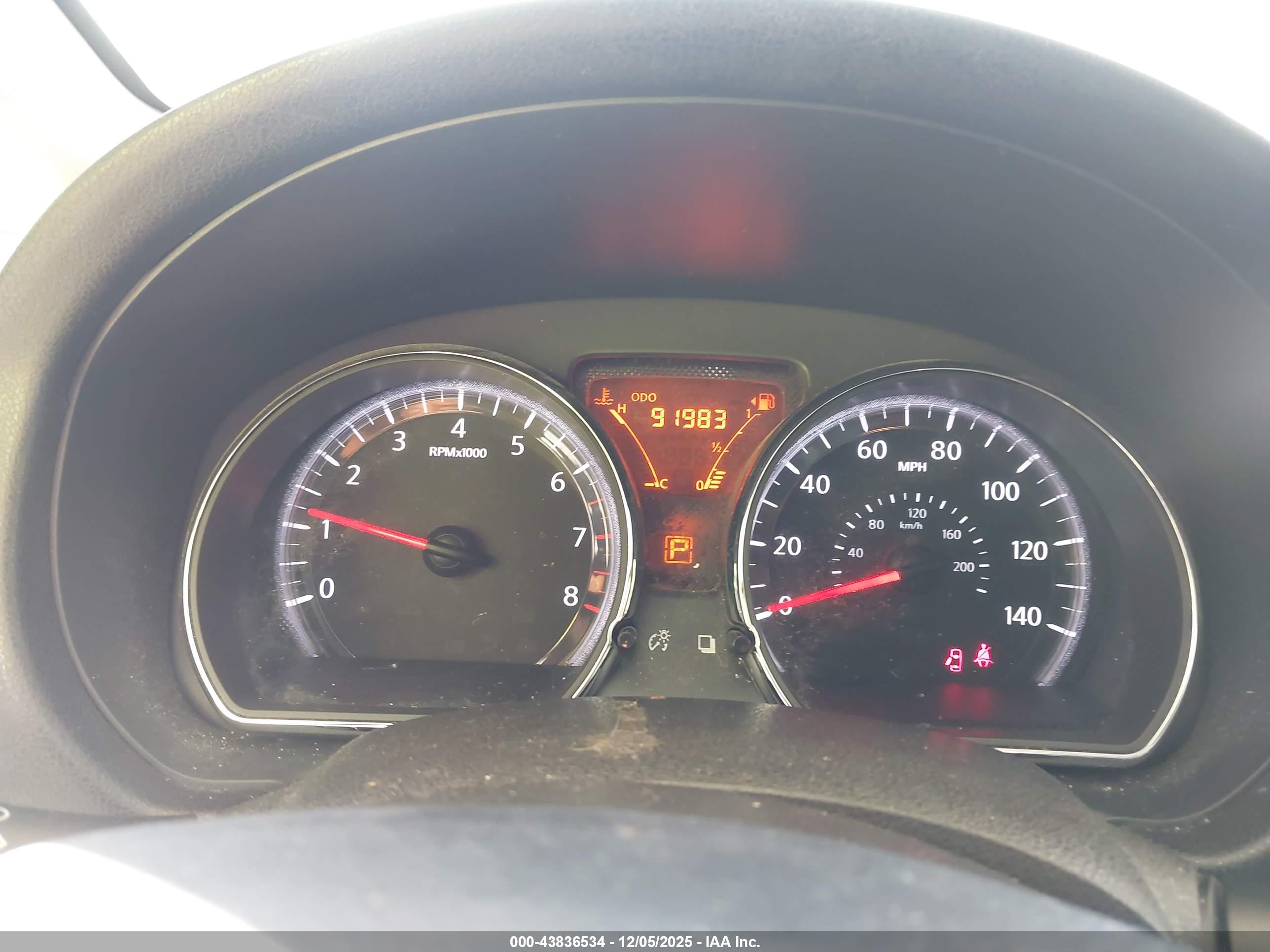 NISSAN VERSA image 7