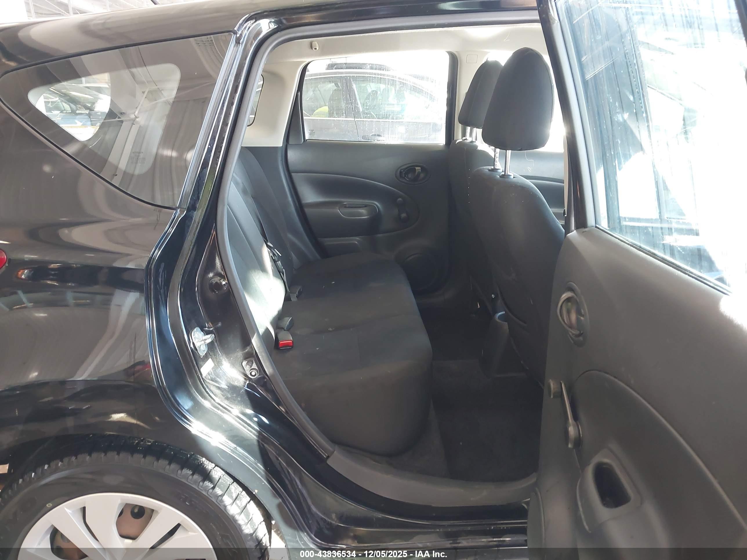 NISSAN VERSA image 8