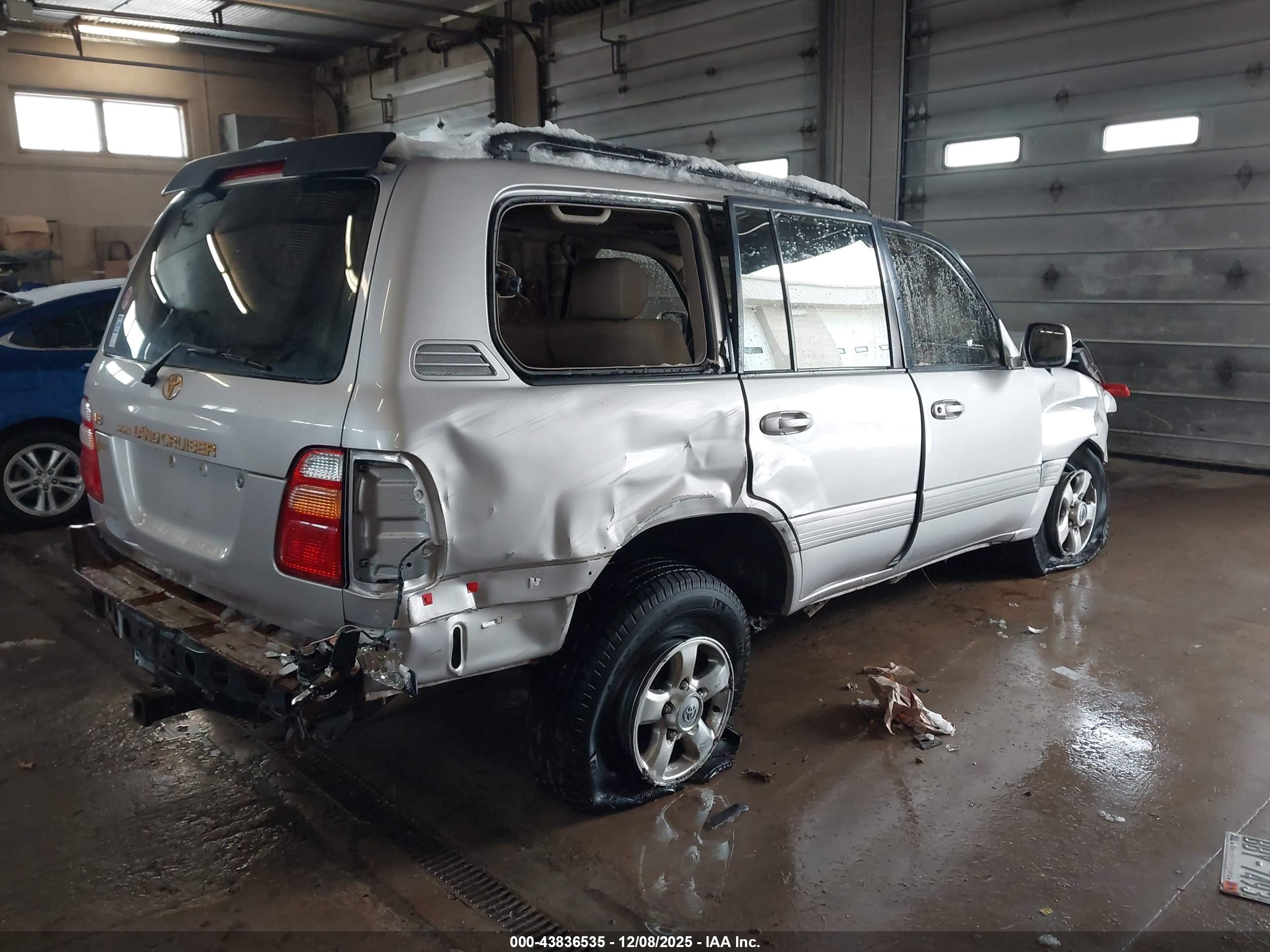 TOYOTA LAND image 4