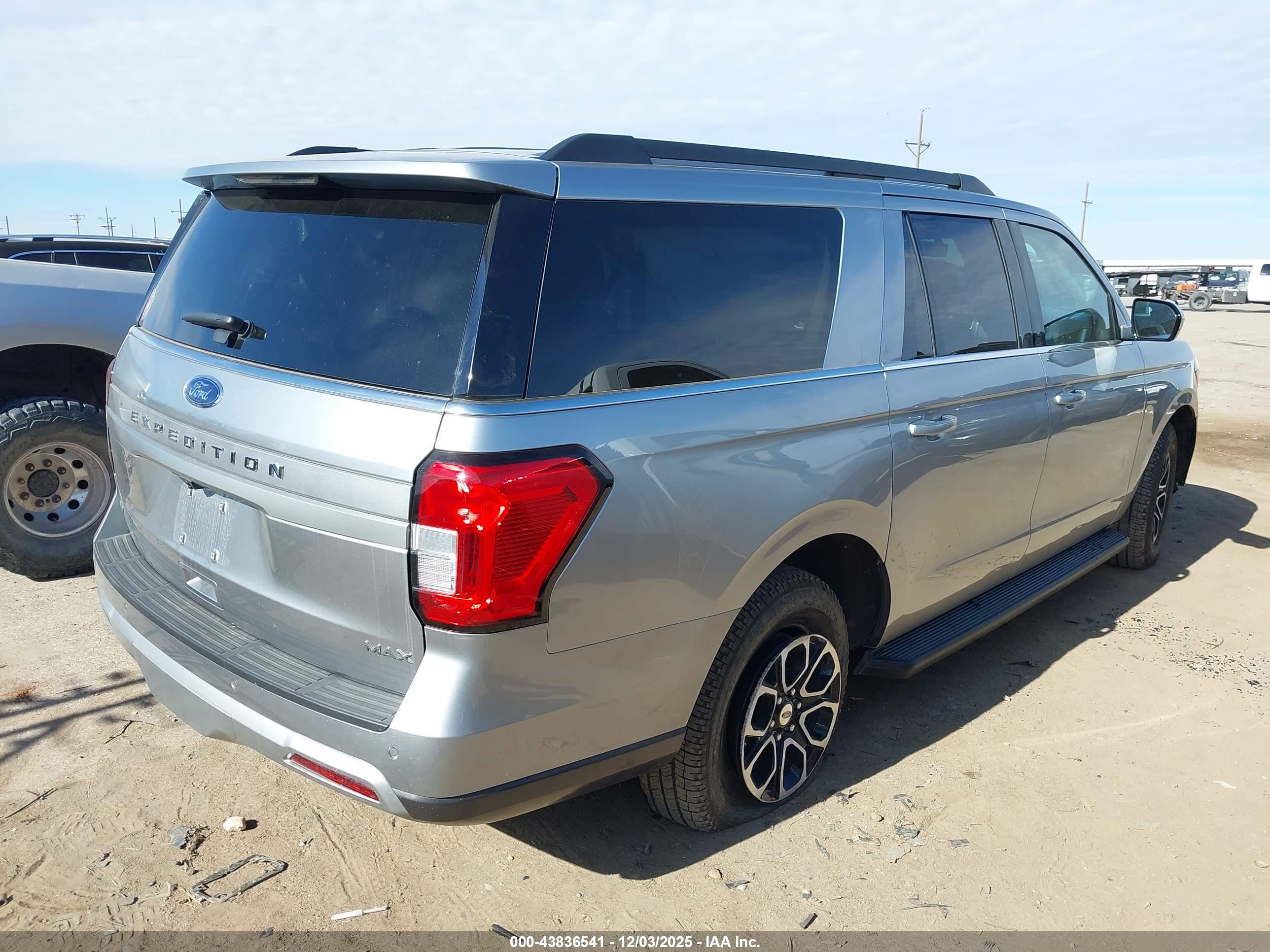 FORD EXPEDITION image 4