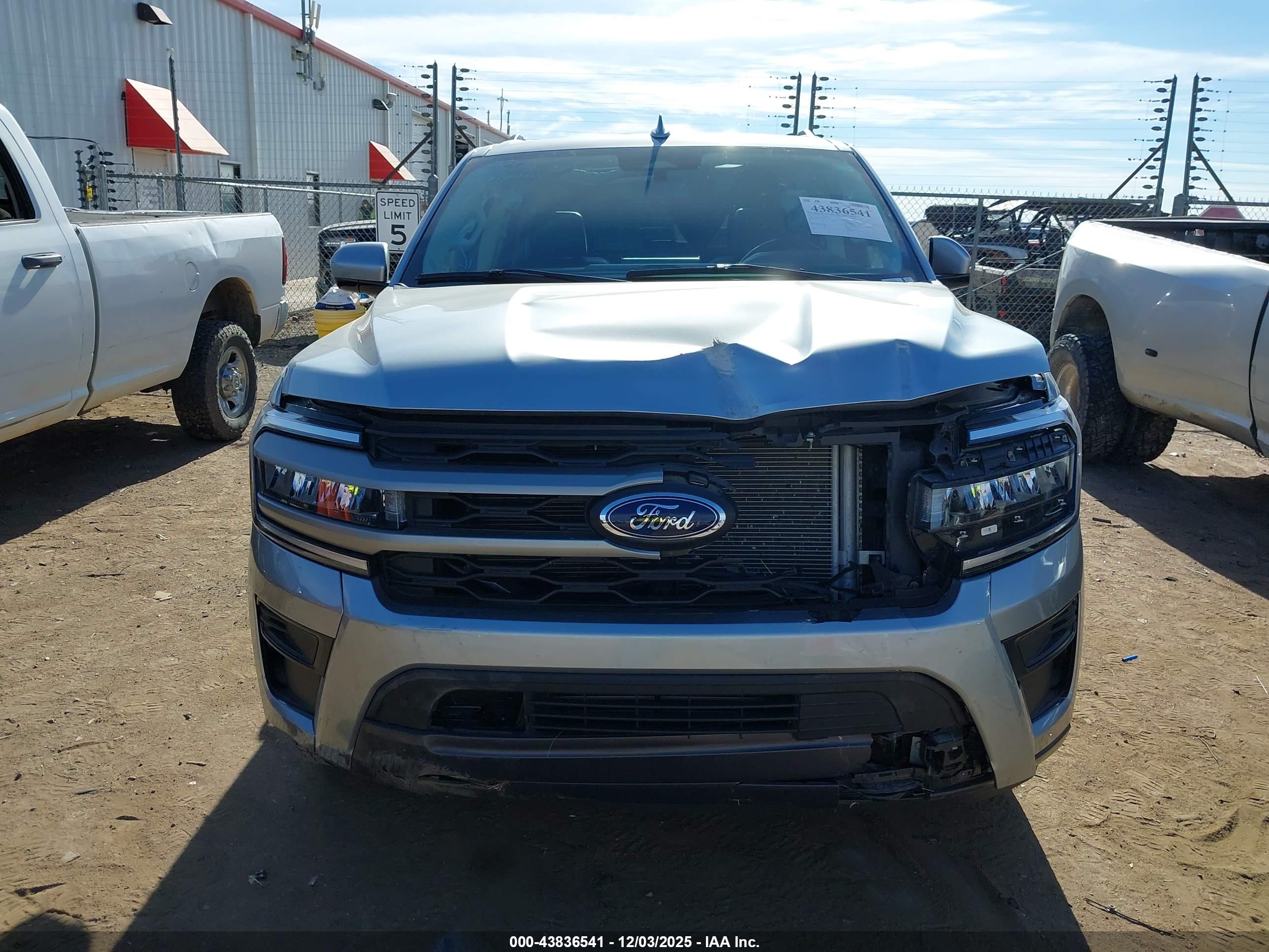 FORD EXPEDITION image 6