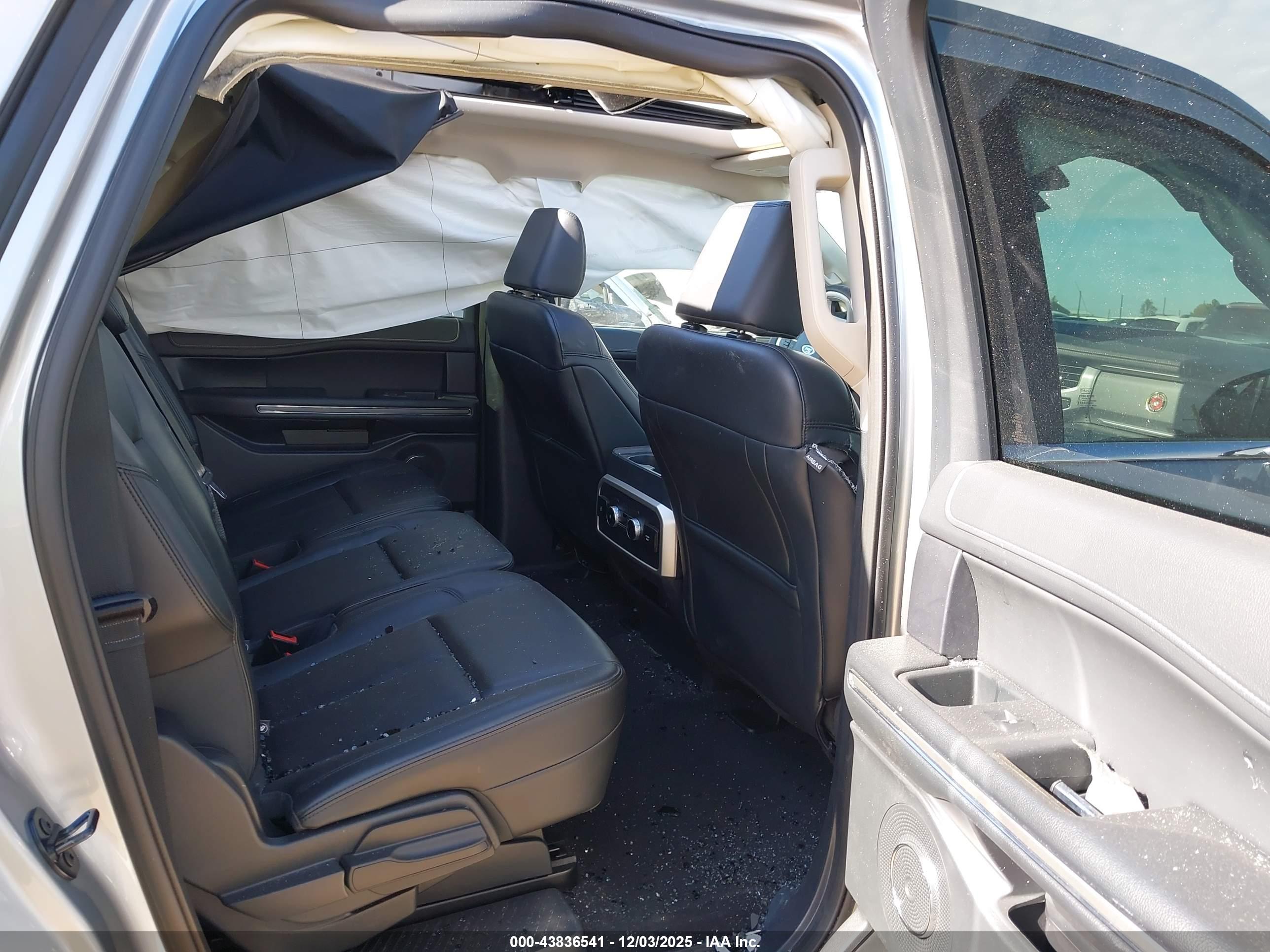 FORD EXPEDITION image 8