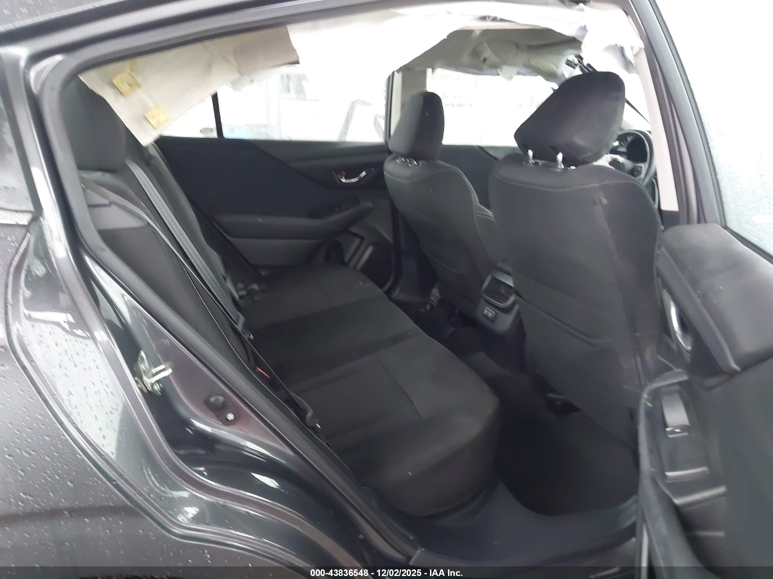 SUBARU LEGACY image 8