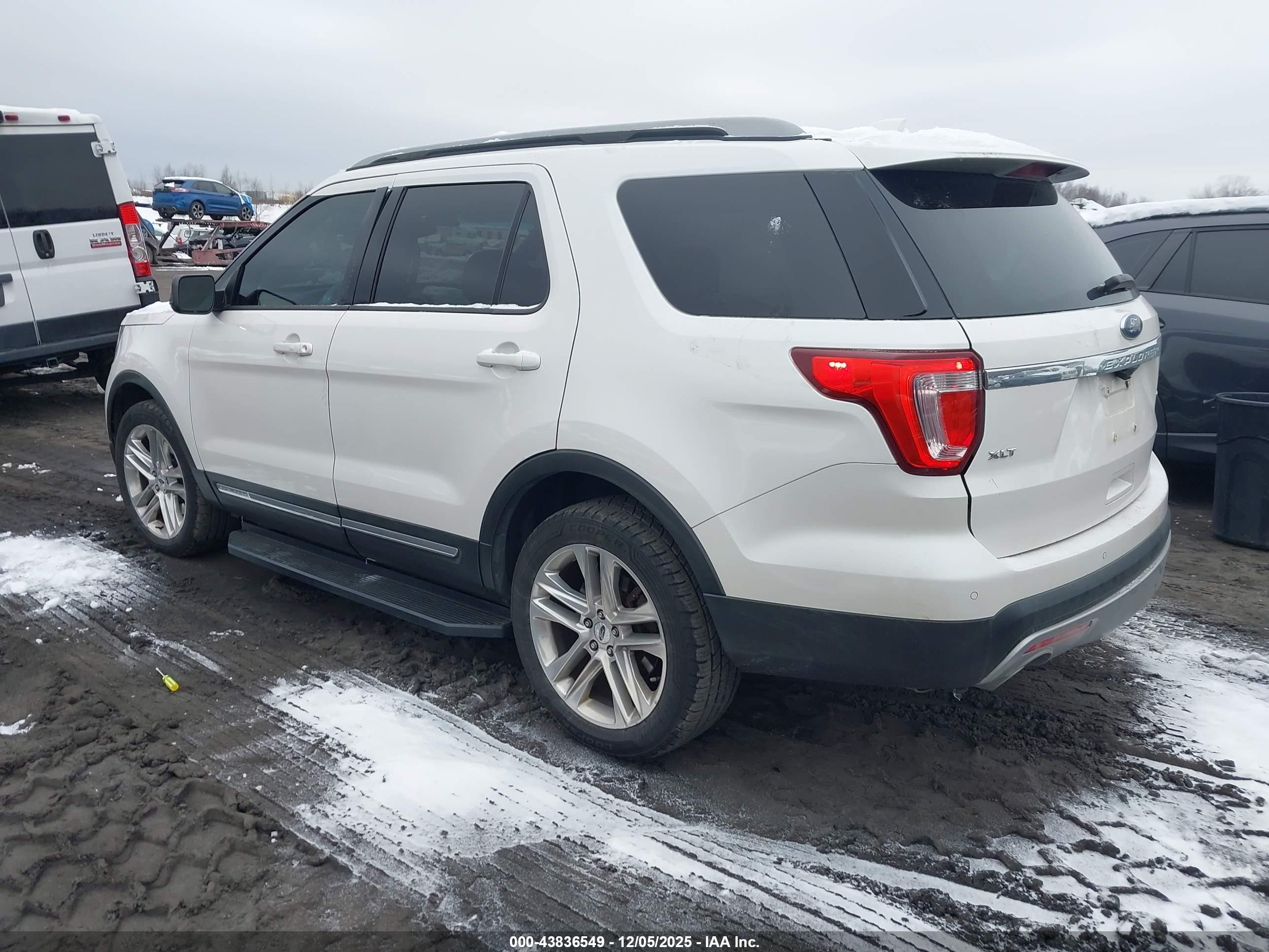 FORD EXPLORER image 3