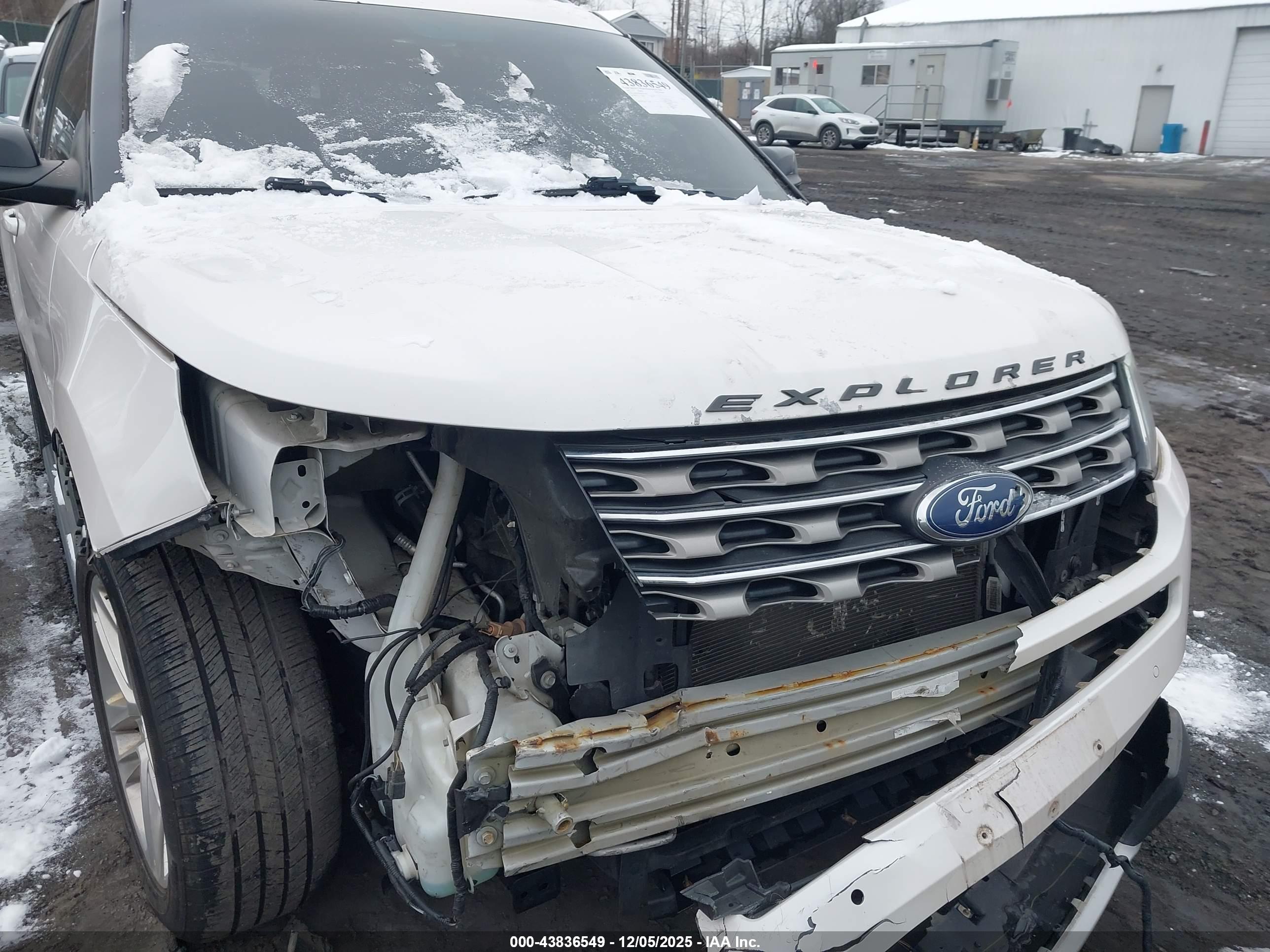 FORD EXPLORER image 6
