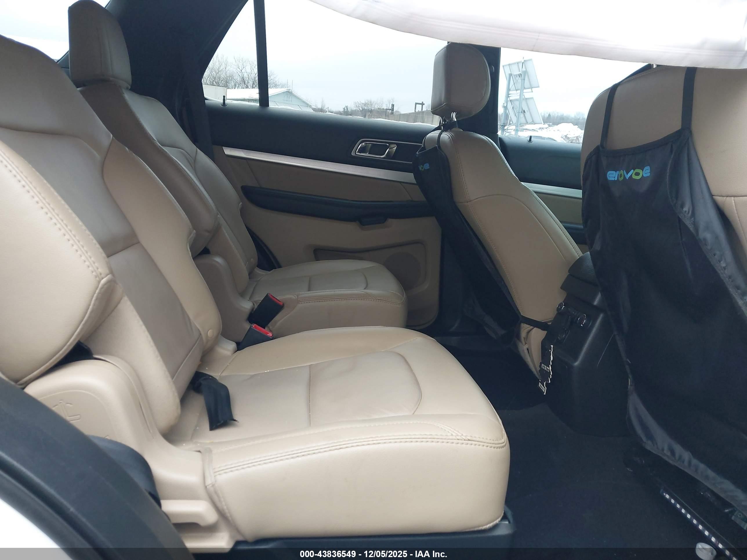 FORD EXPLORER image 8
