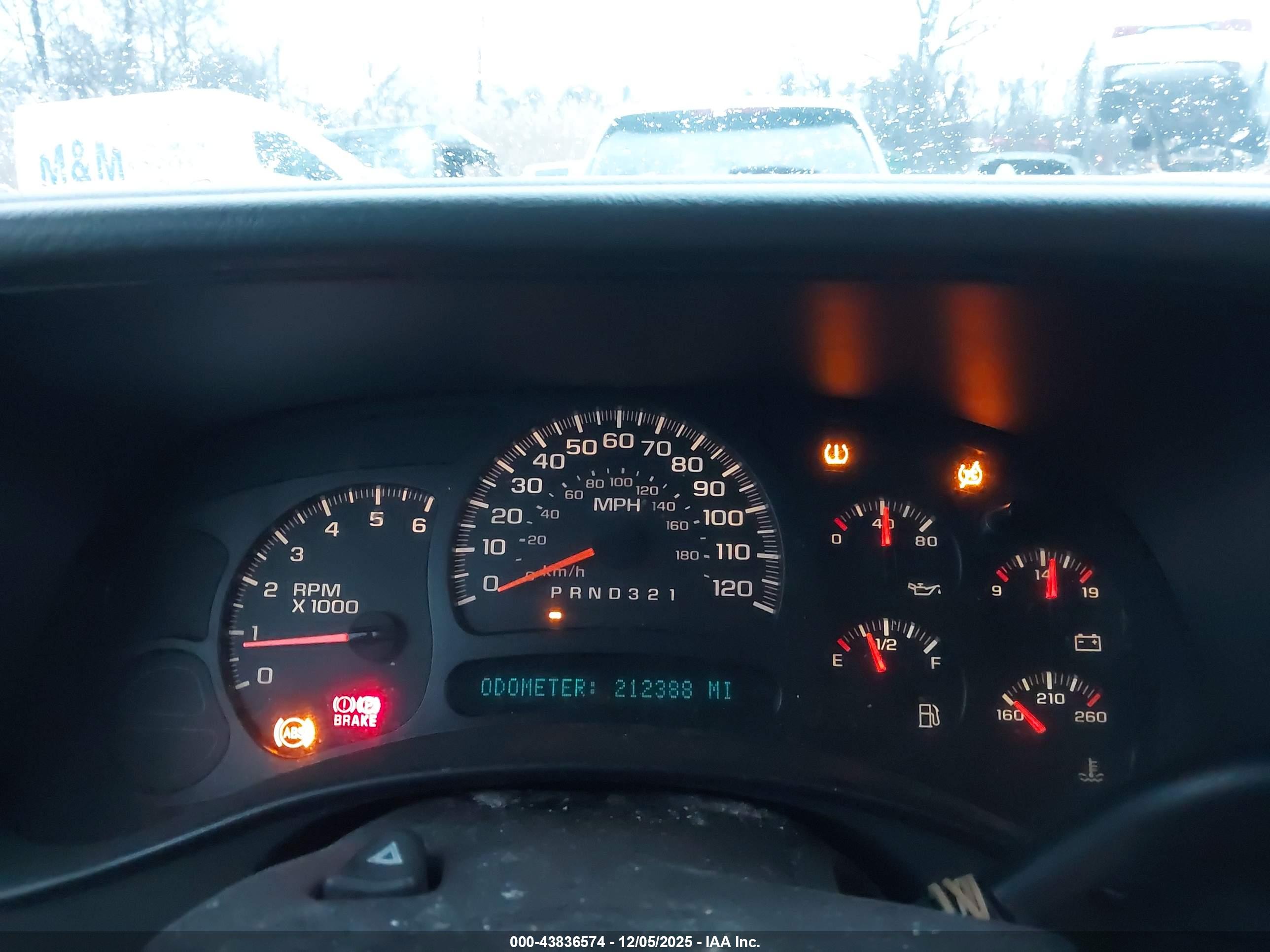 CHEVROLET TAHOE image 7