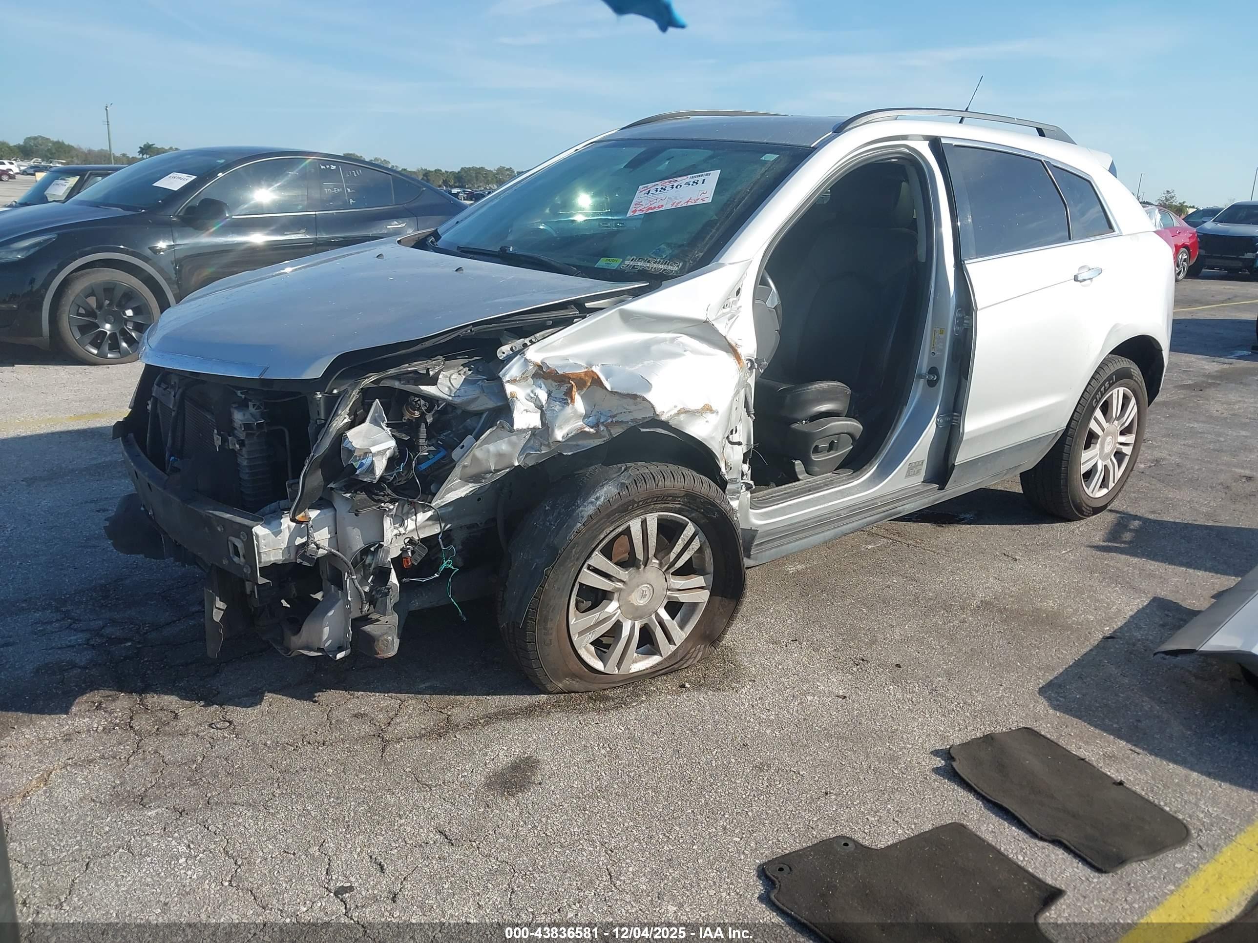 CADILLAC SRX image 2