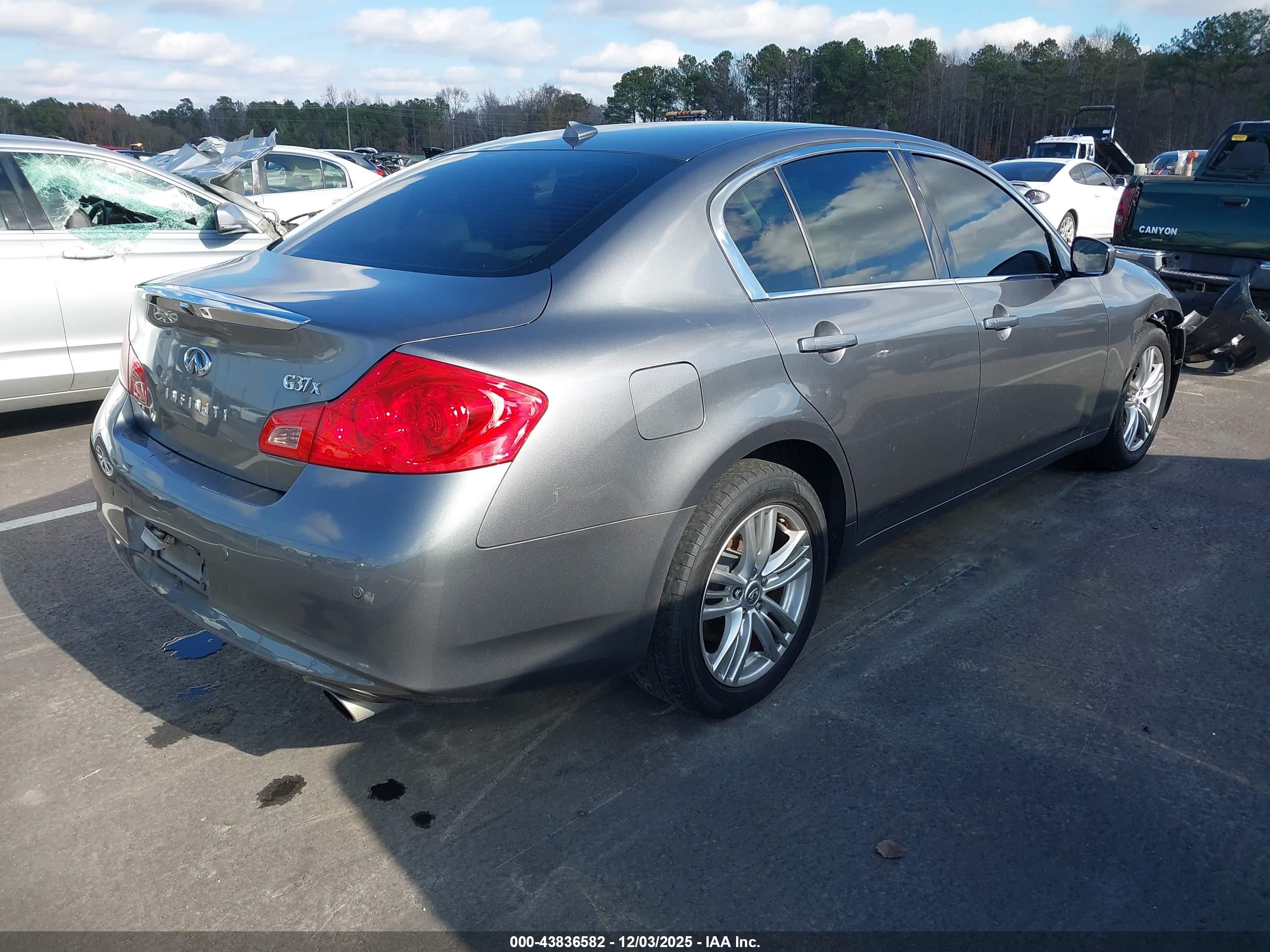 INFINITI G37X image 4