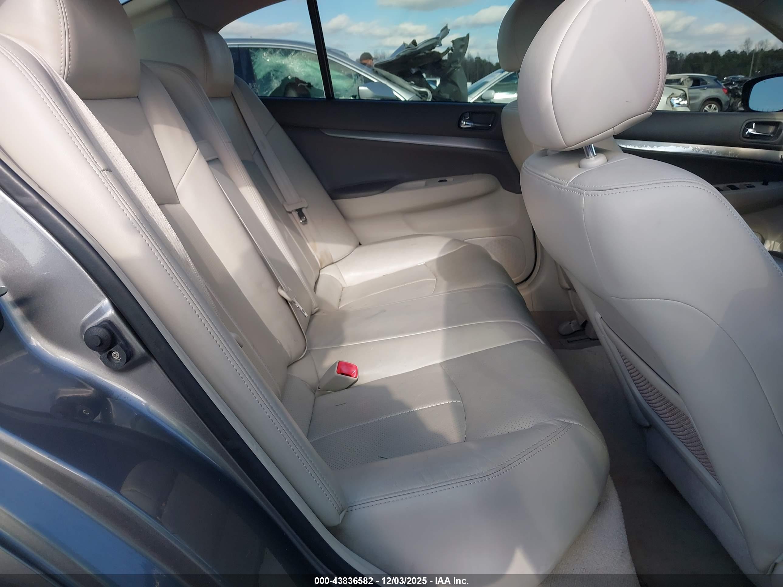 INFINITI G37X image 8