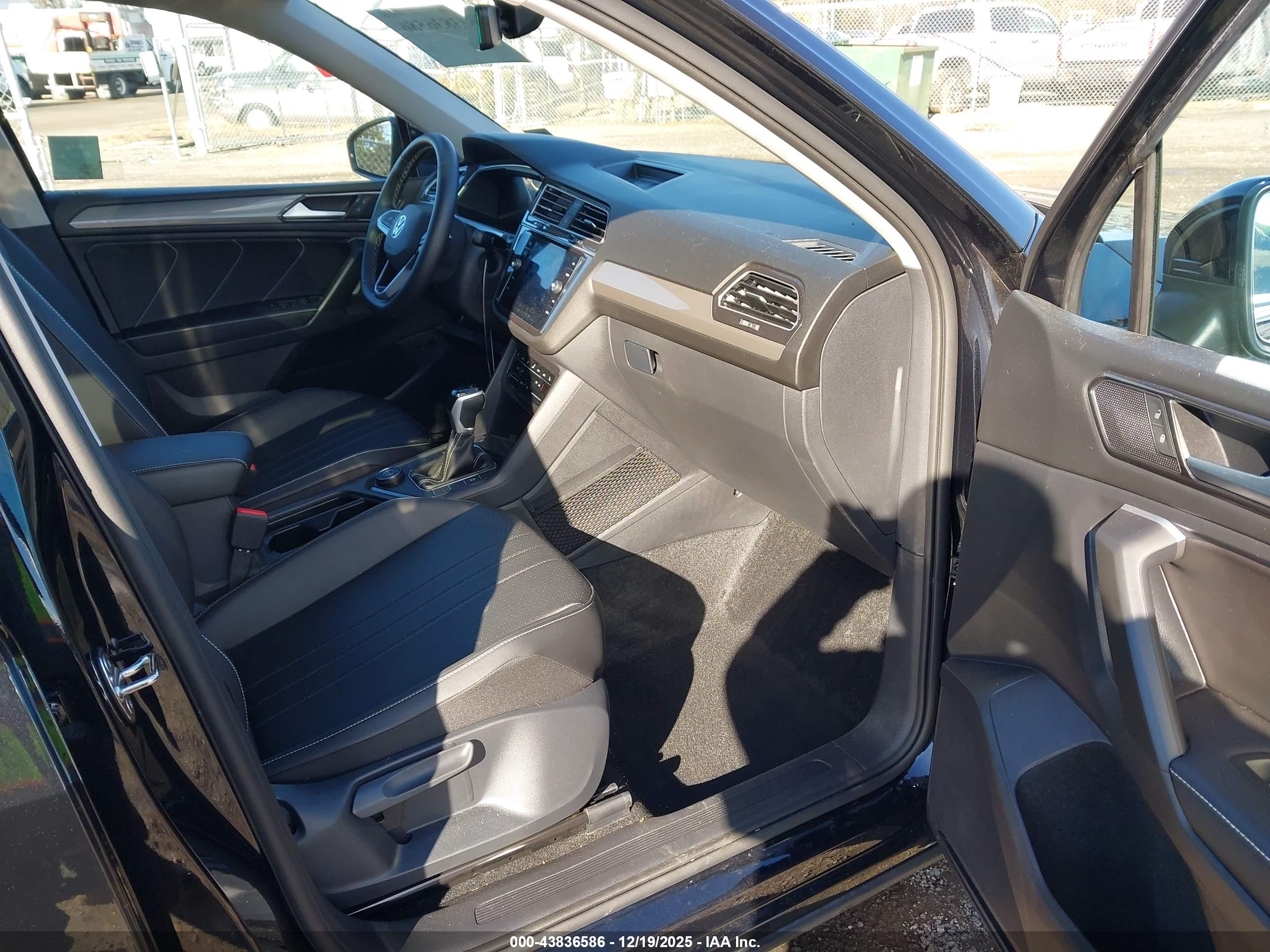 VOLKSWAGEN TIGUAN image 5