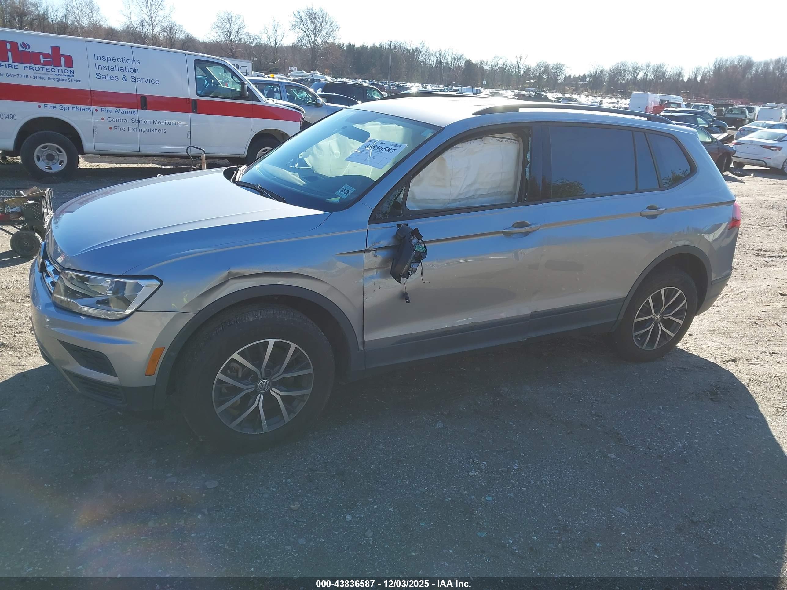 VOLKSWAGEN TIGUAN image 2