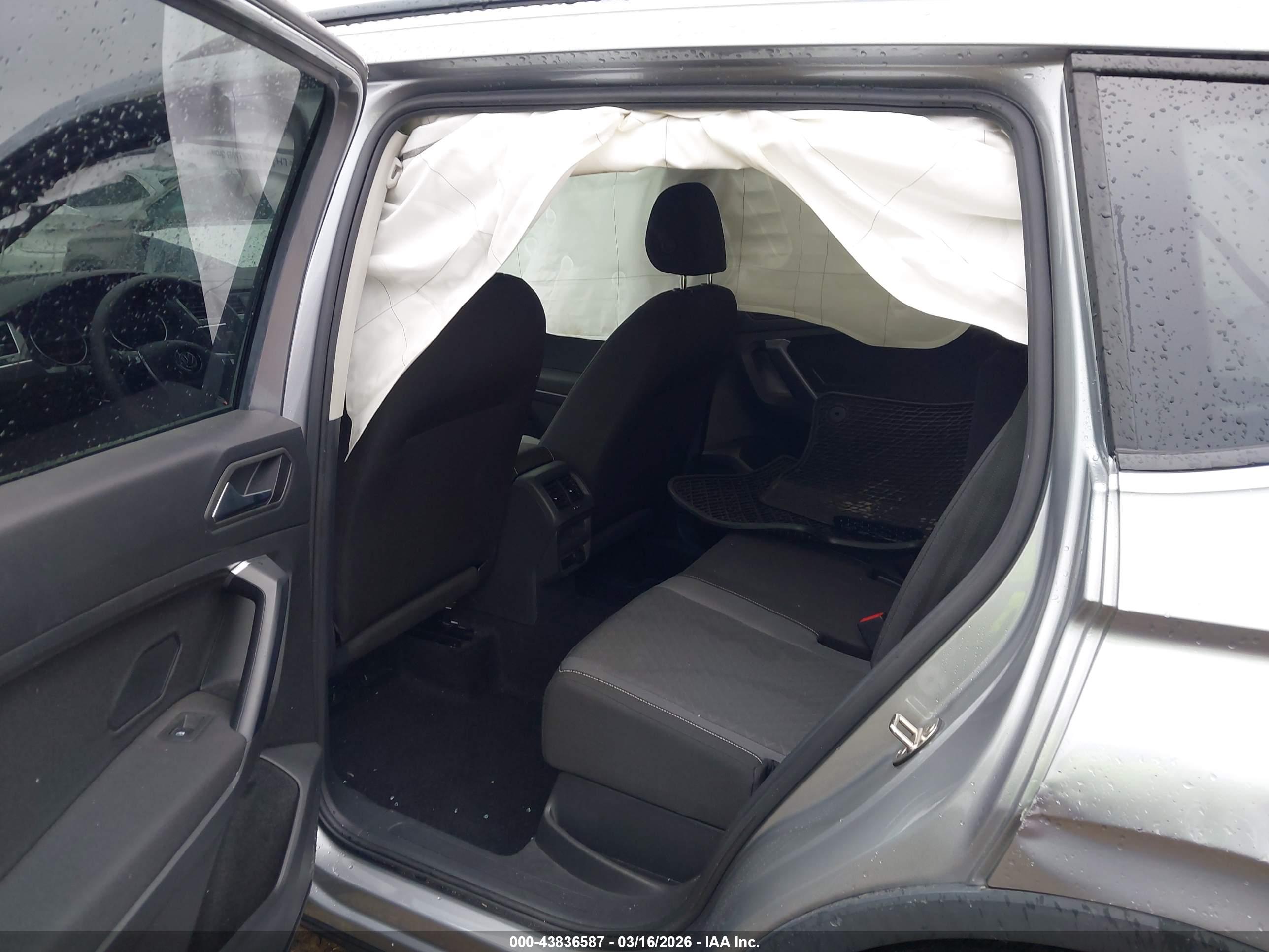VOLKSWAGEN TIGUAN image 8