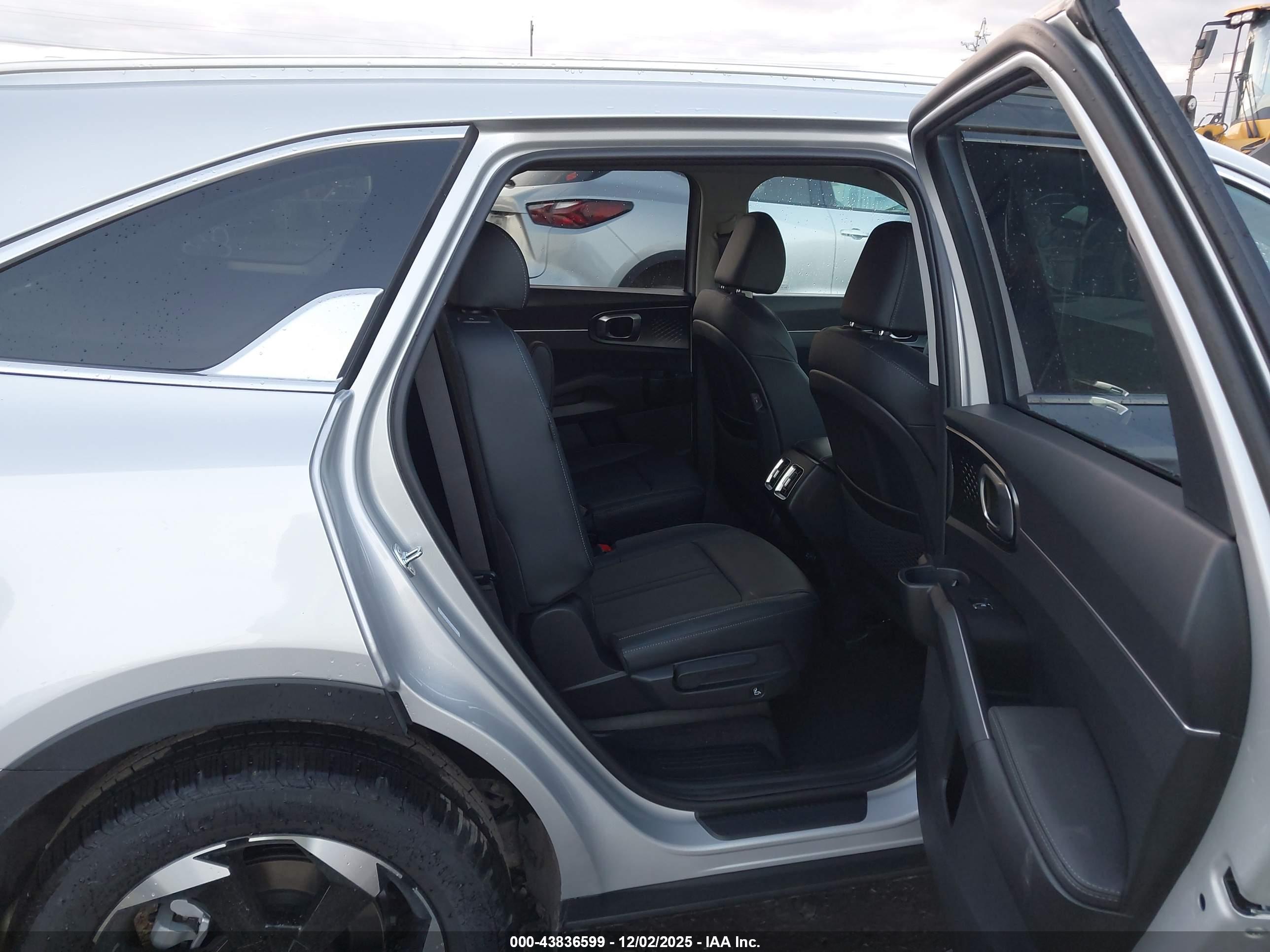 KIA SORENTO image 8