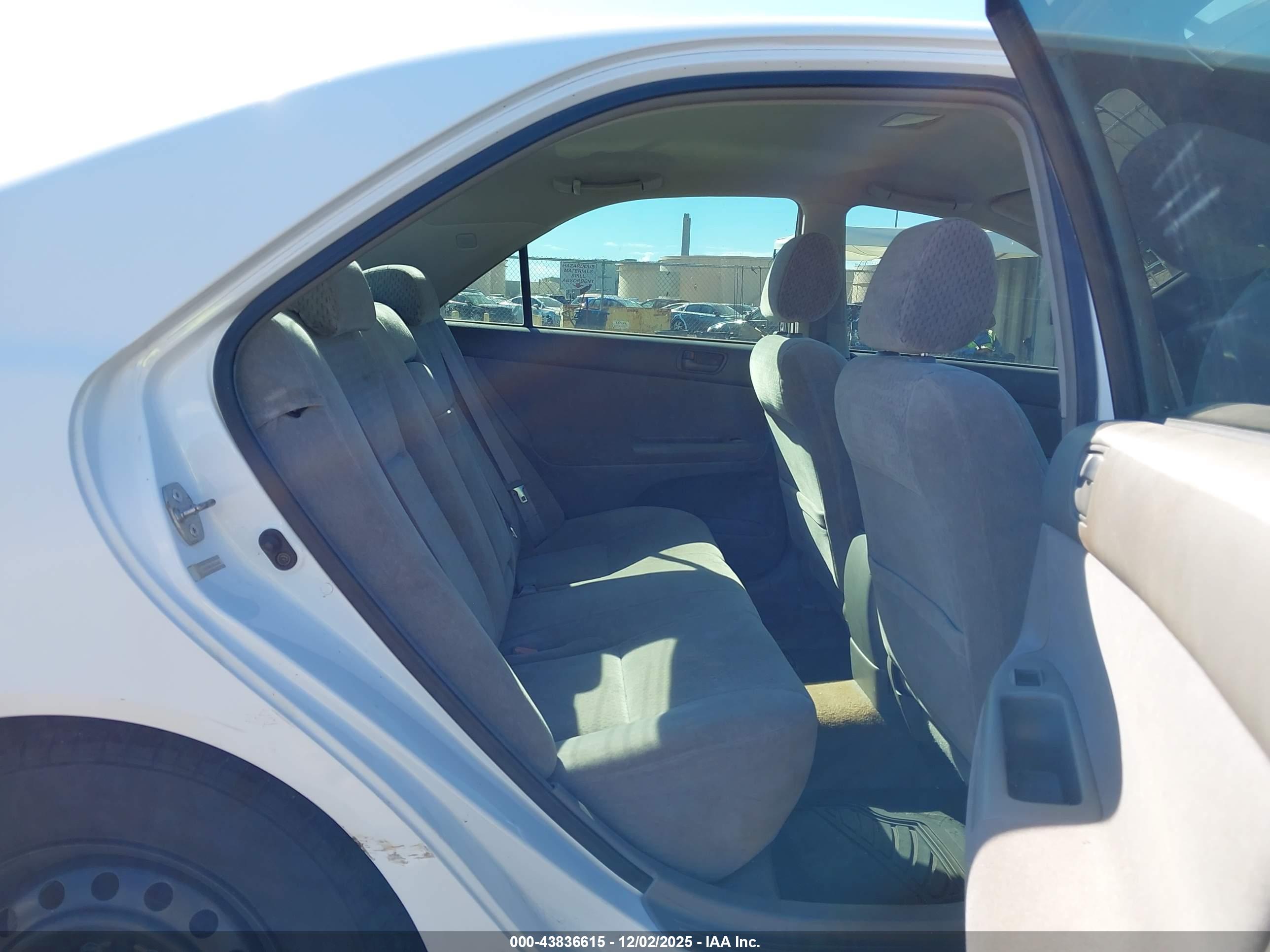TOYOTA CAMRY image 8