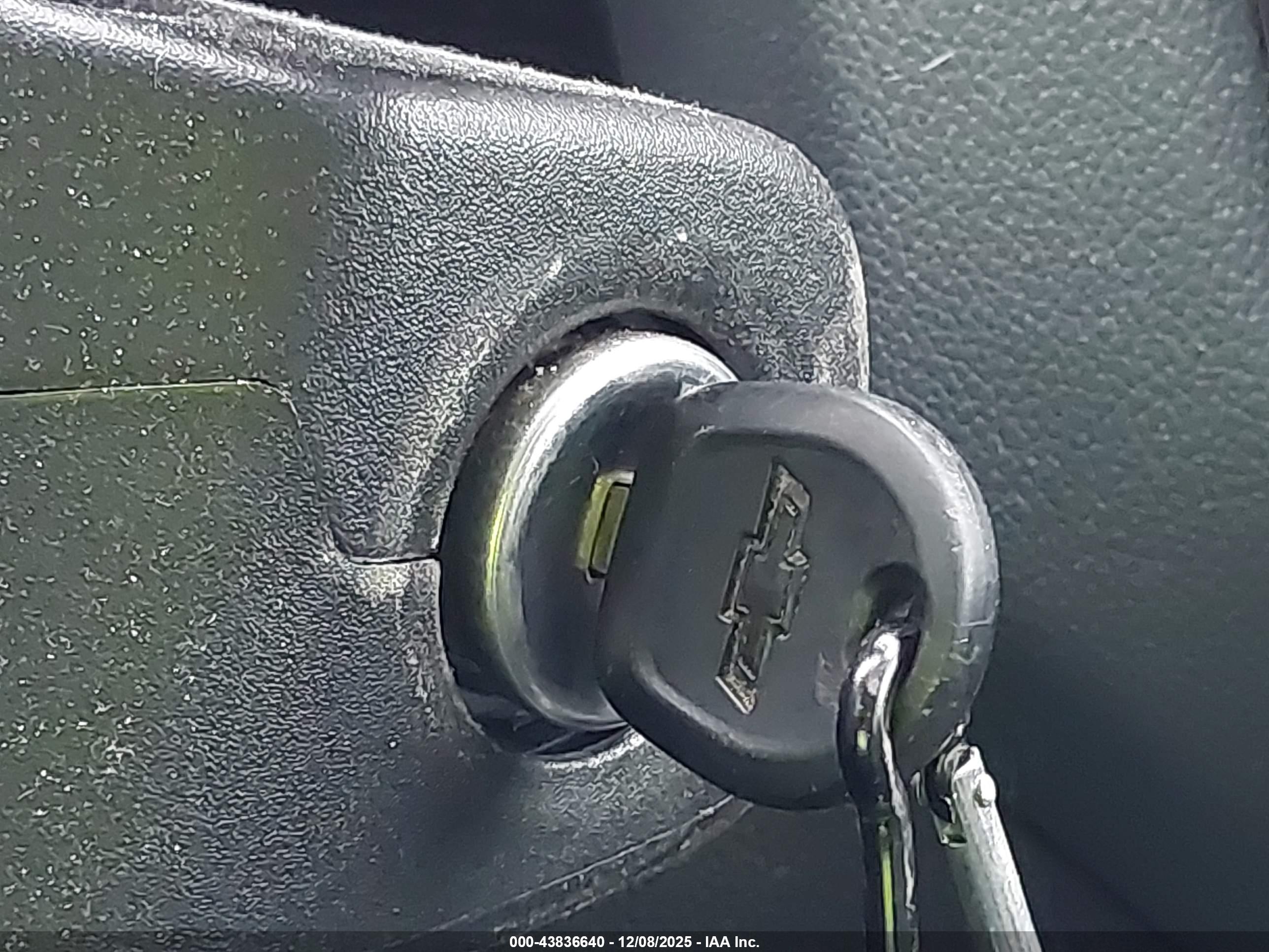 CHEVROLET COLORADO image 11