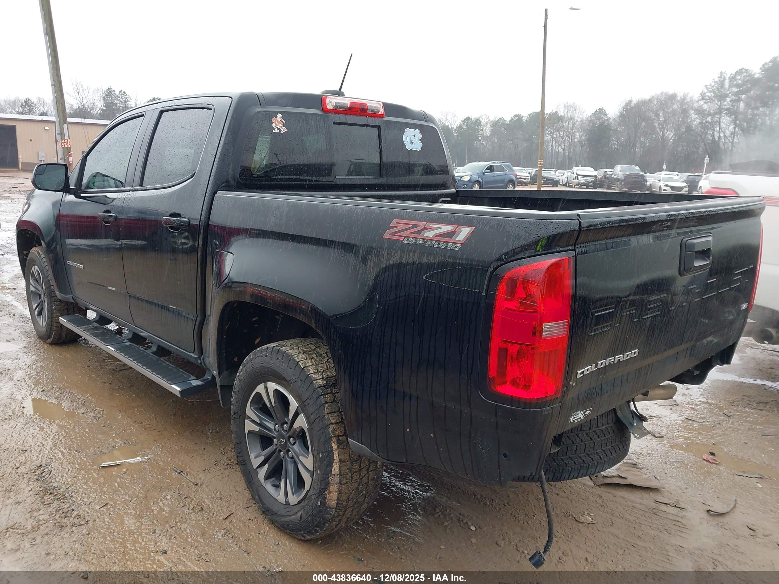 CHEVROLET COLORADO image 3