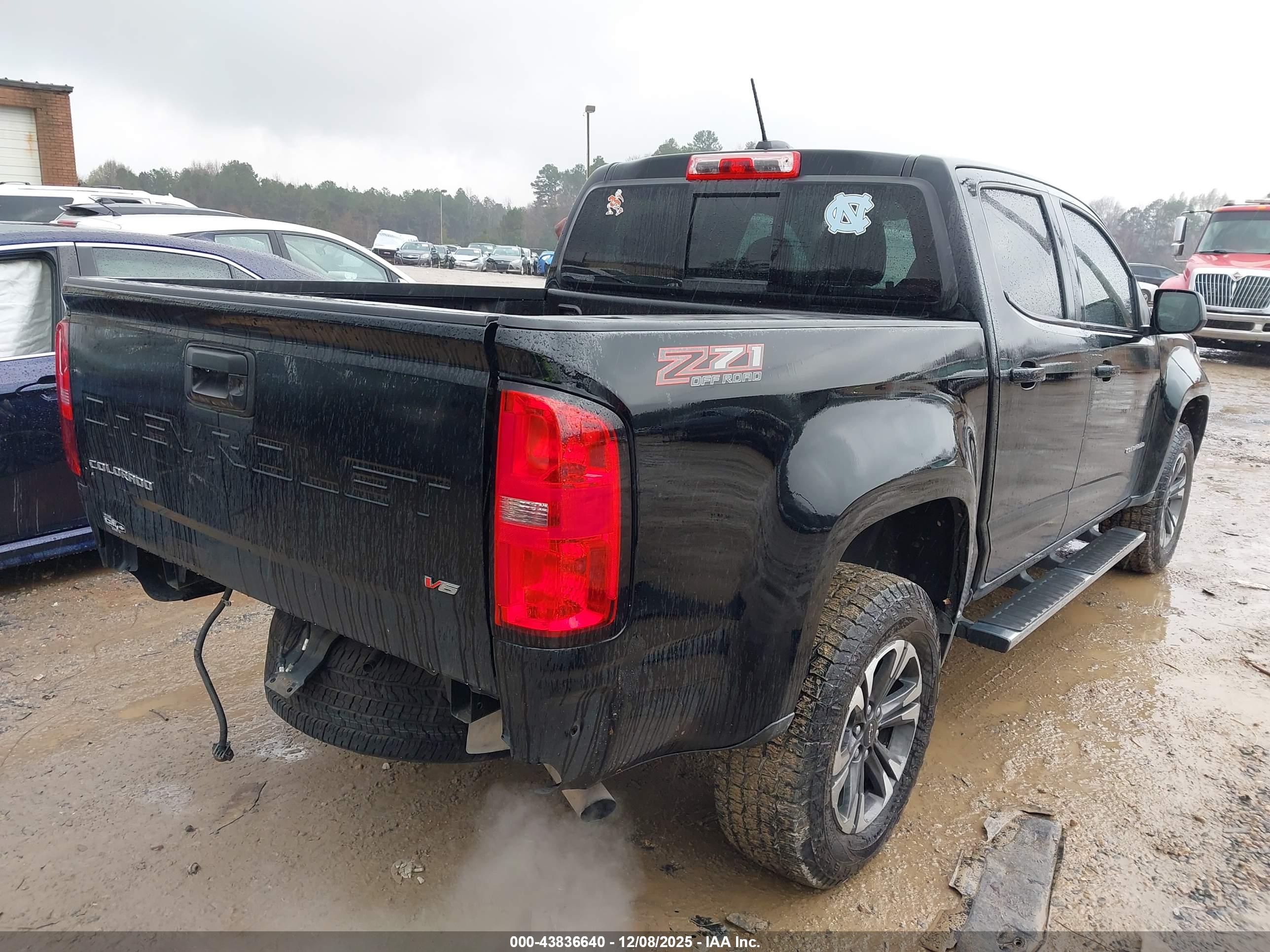 CHEVROLET COLORADO image 4