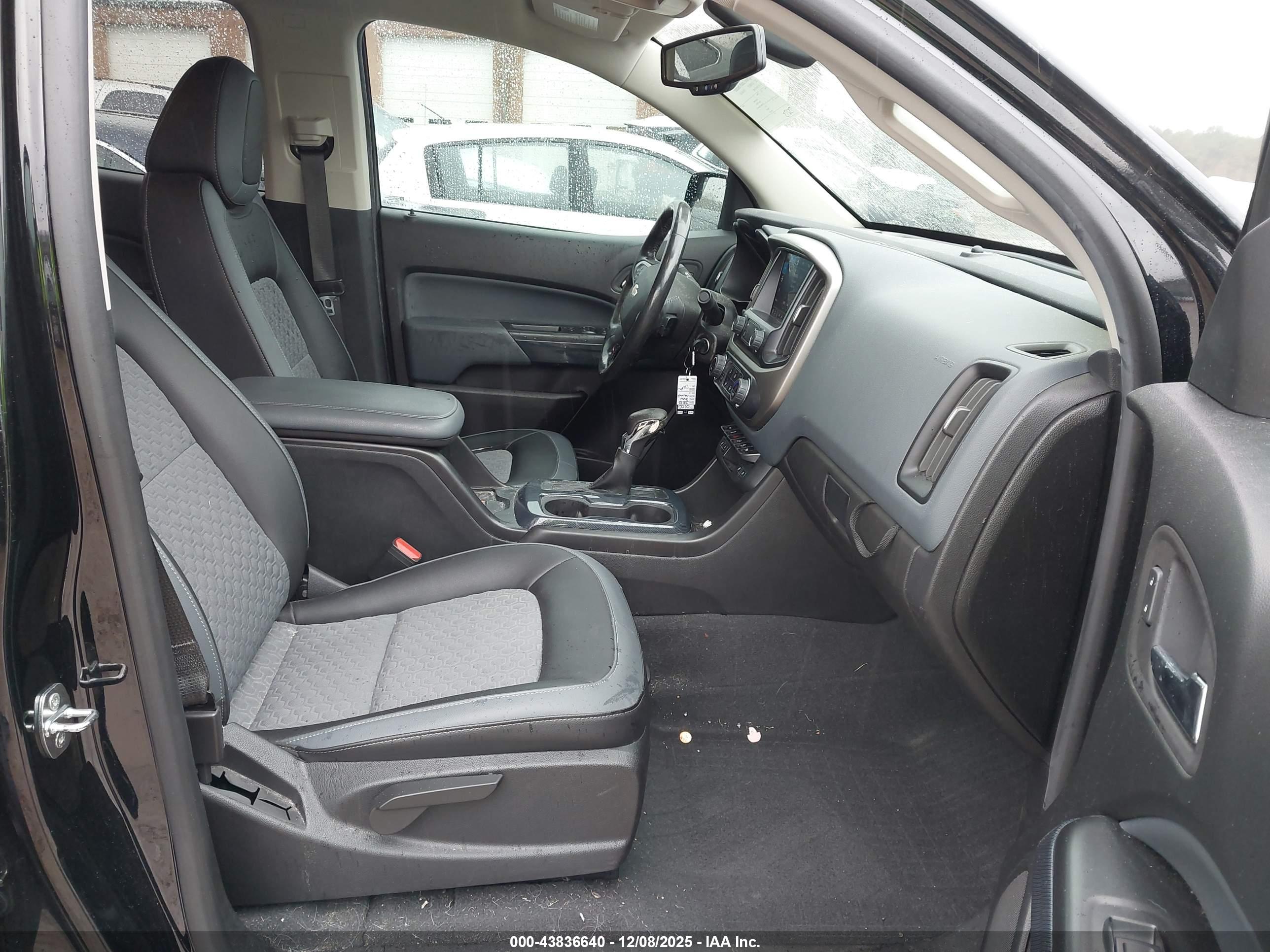 CHEVROLET COLORADO image 5