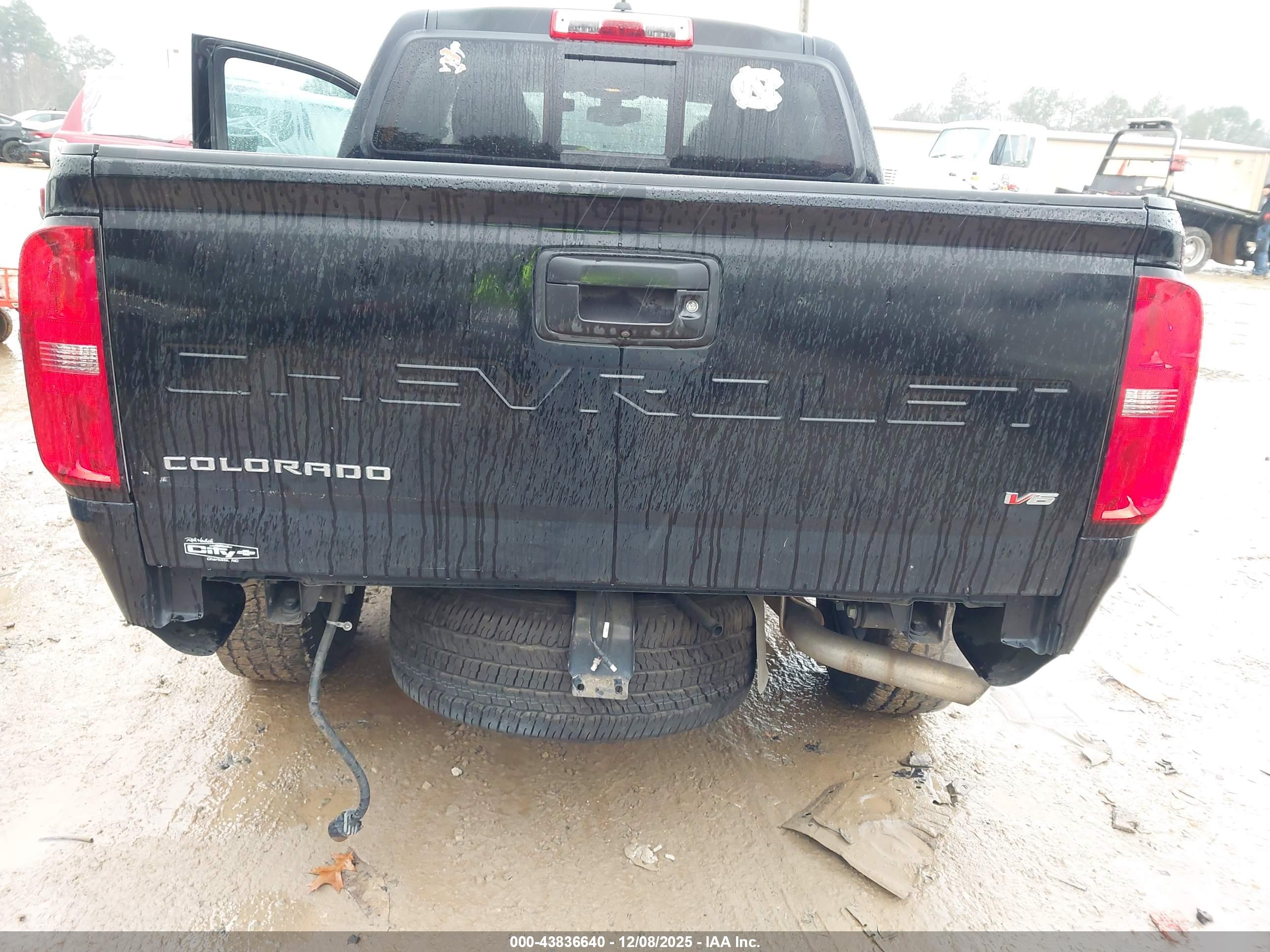 CHEVROLET COLORADO image 6
