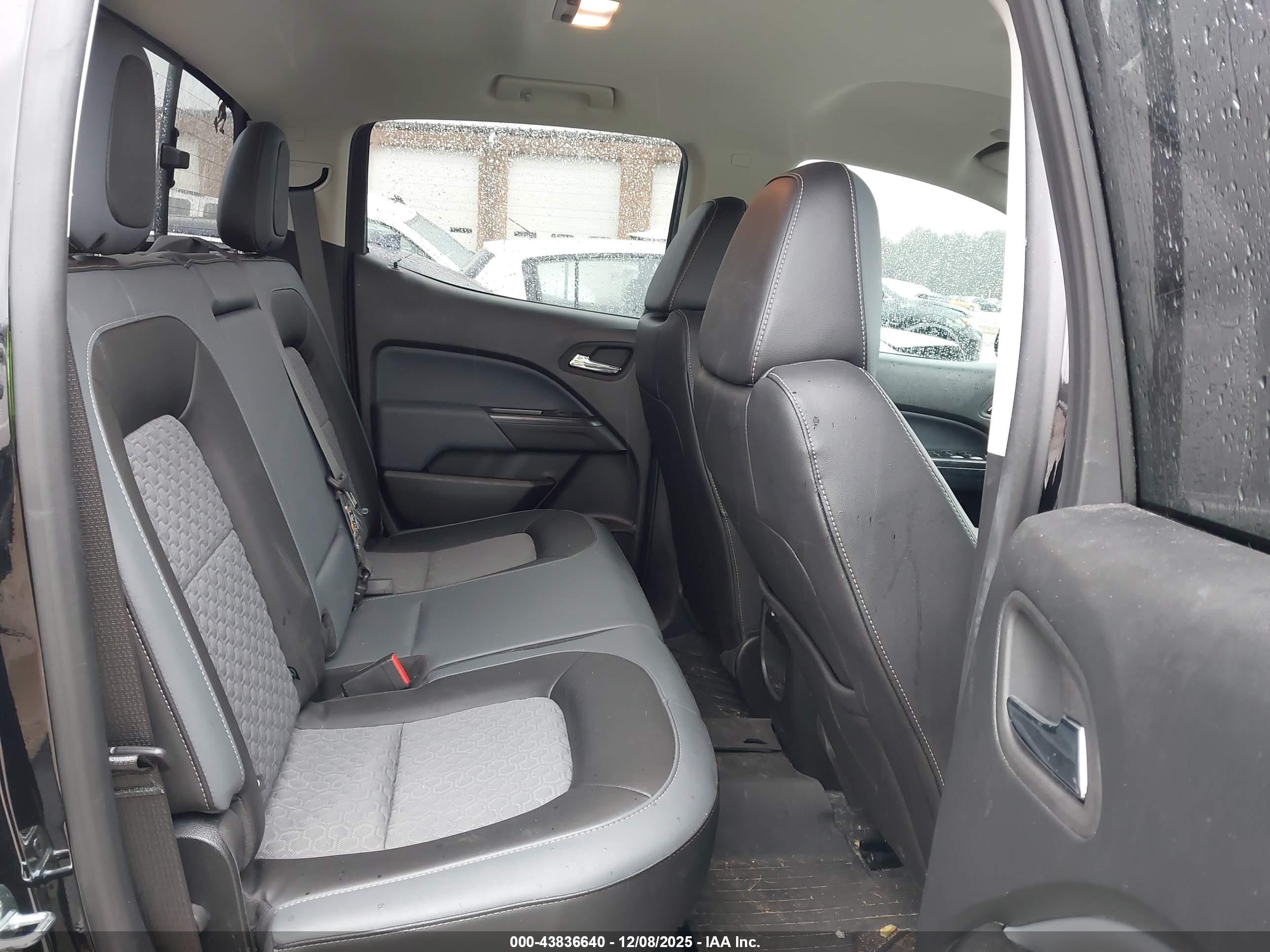 CHEVROLET COLORADO image 8
