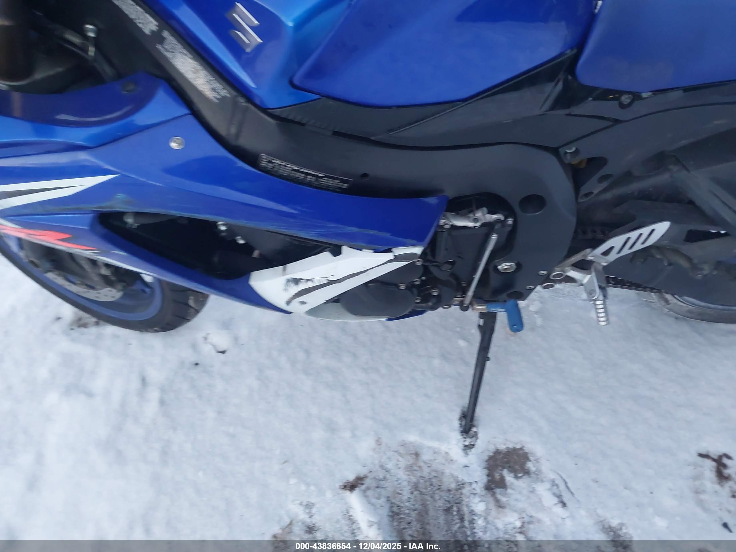 SUZUKI GSX-R600 image 9