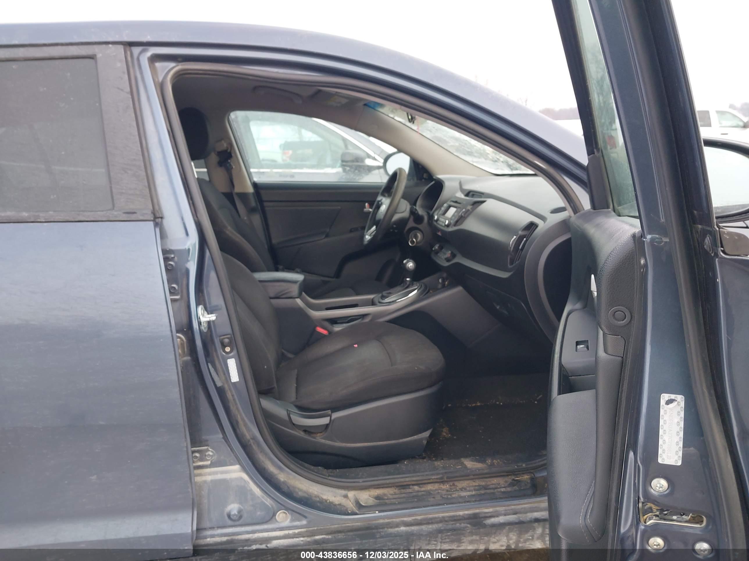 KIA SPORTAGE image 5