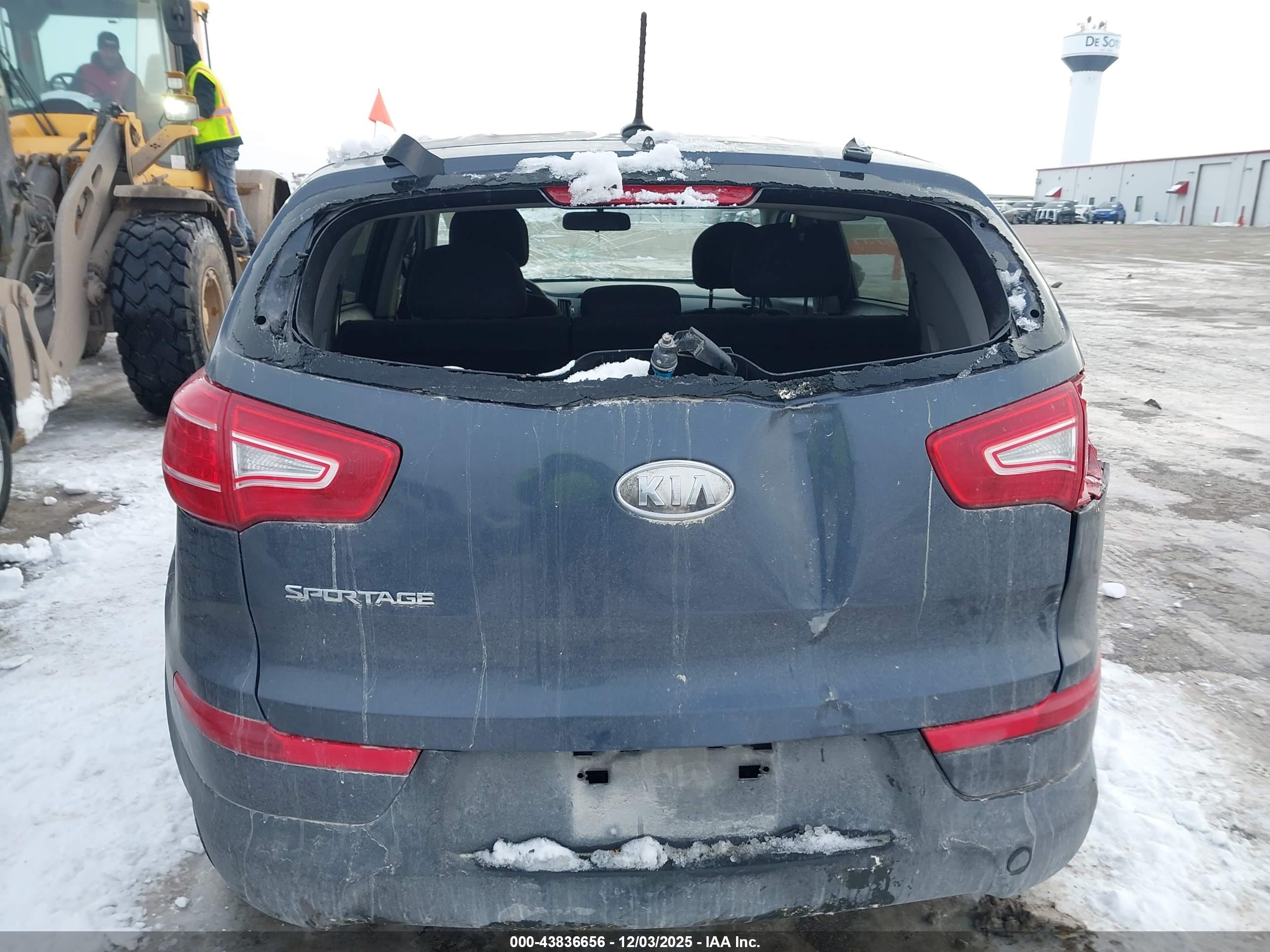 KIA SPORTAGE image 6