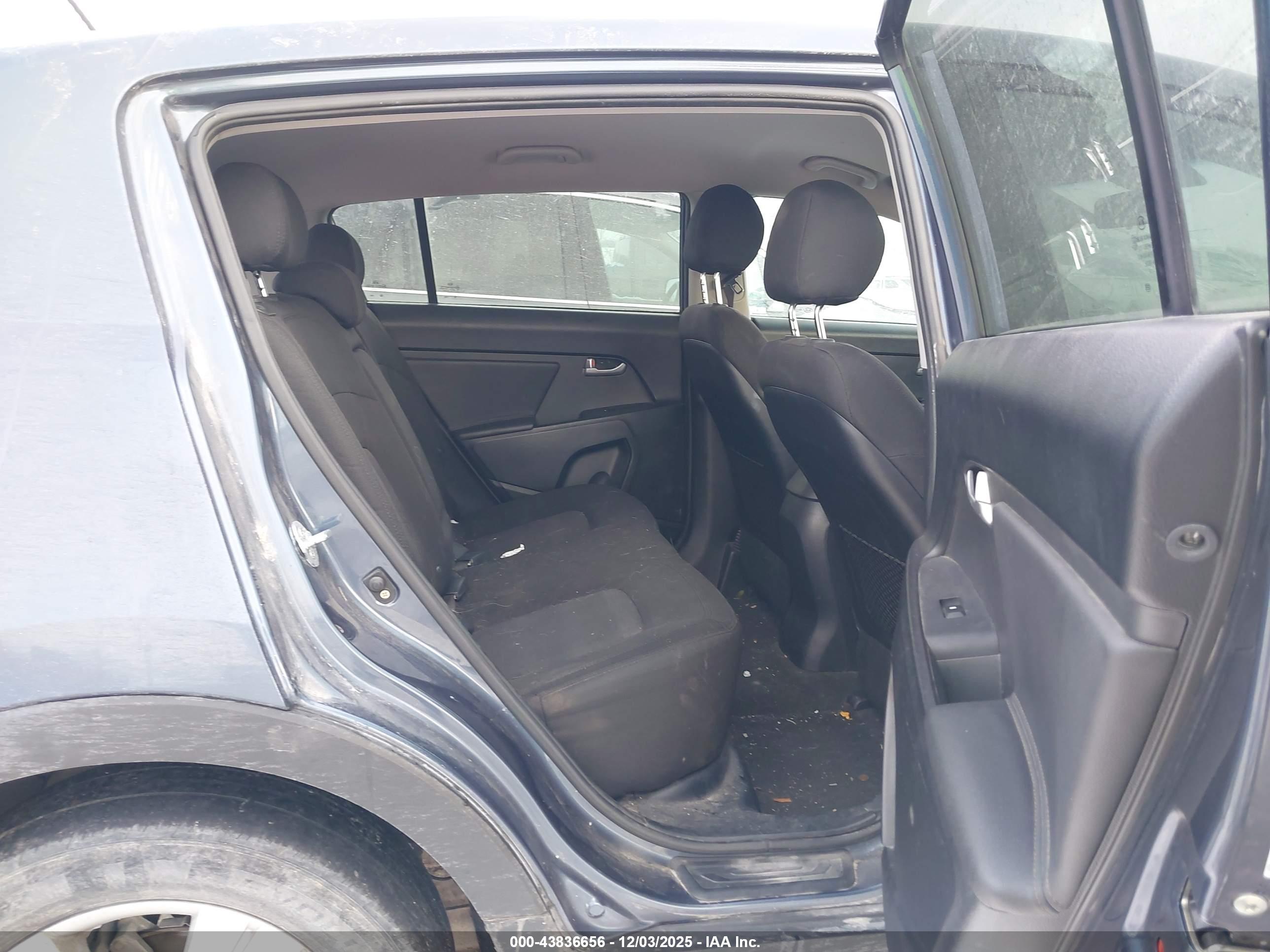 KIA SPORTAGE image 8