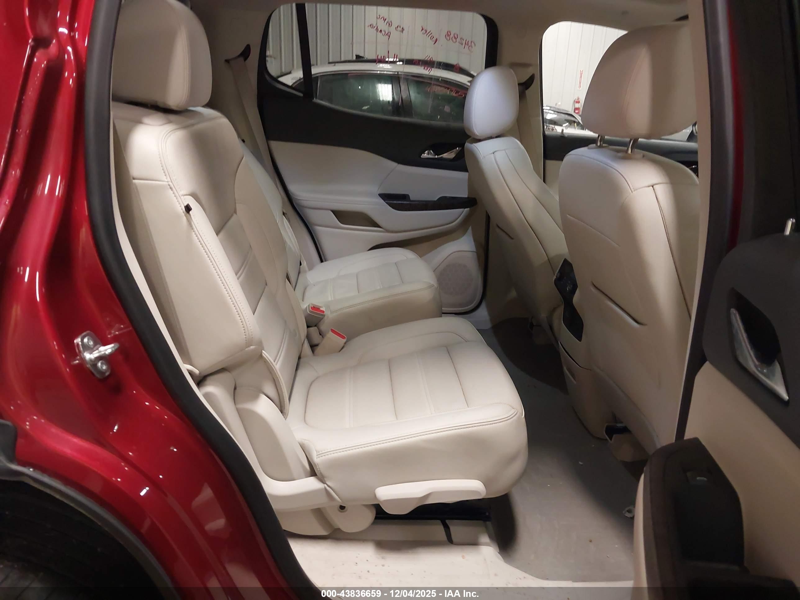 GMC ACADIA image 8