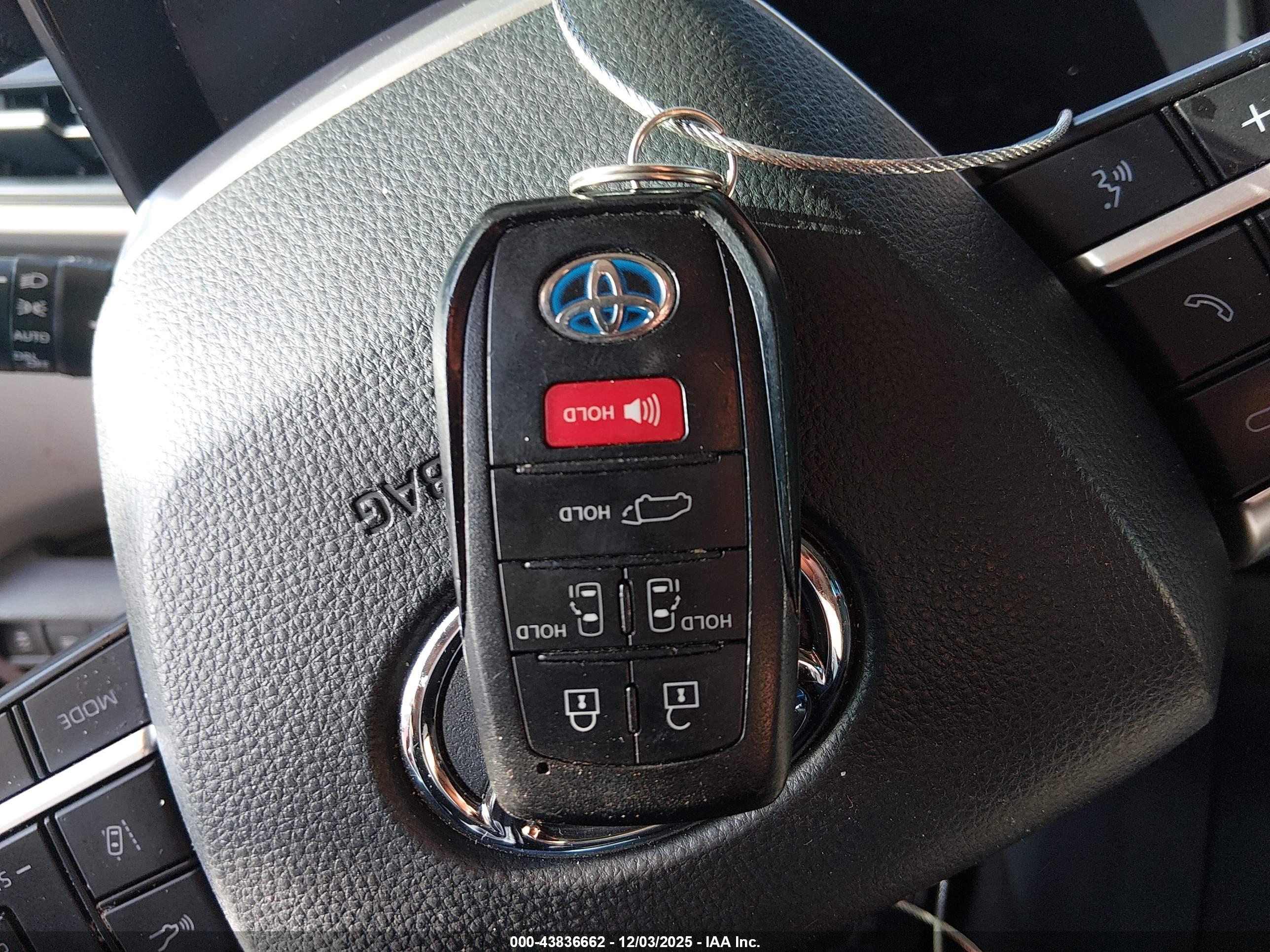 TOYOTA SIENNA image 11