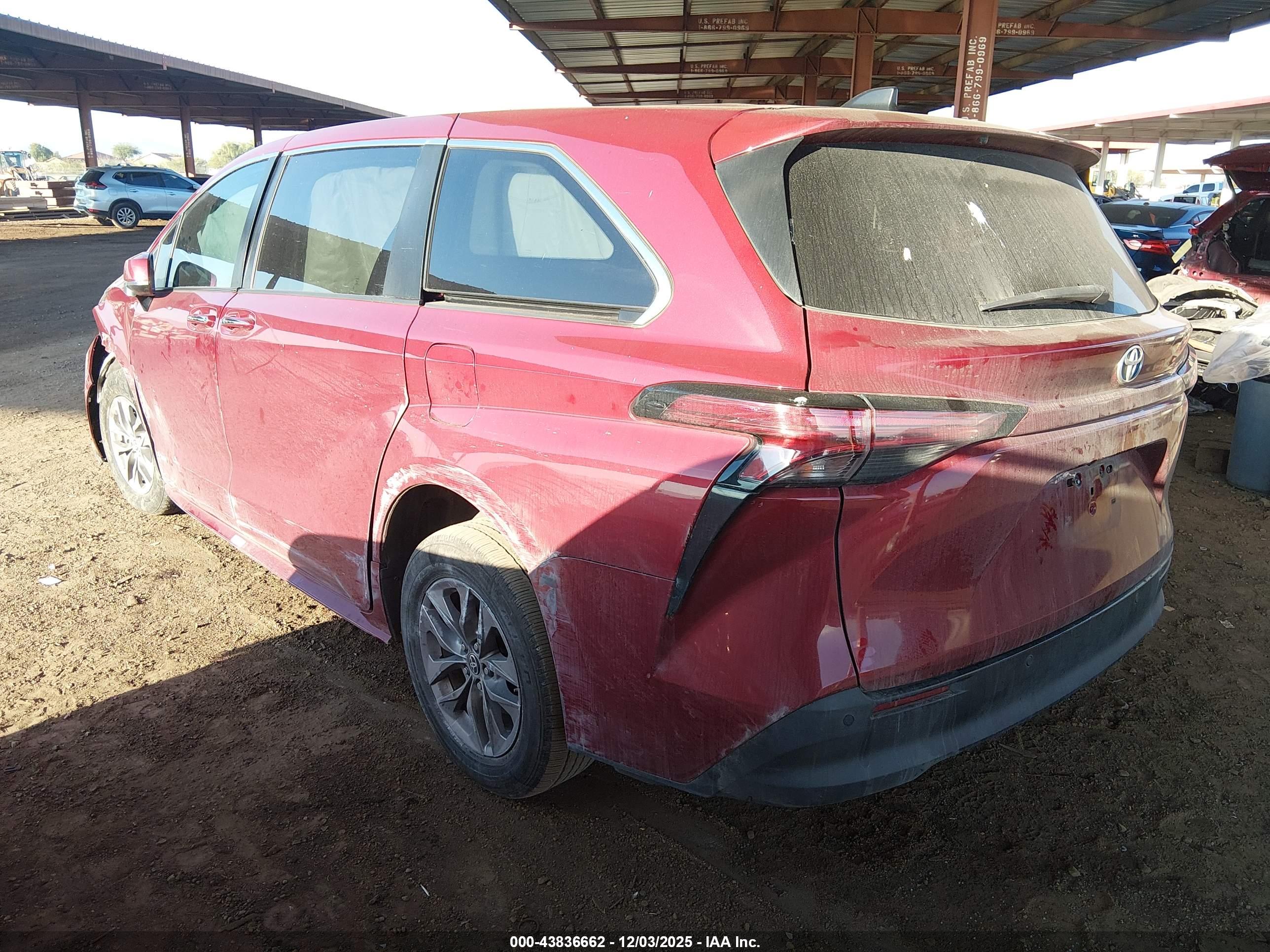 TOYOTA SIENNA image 3