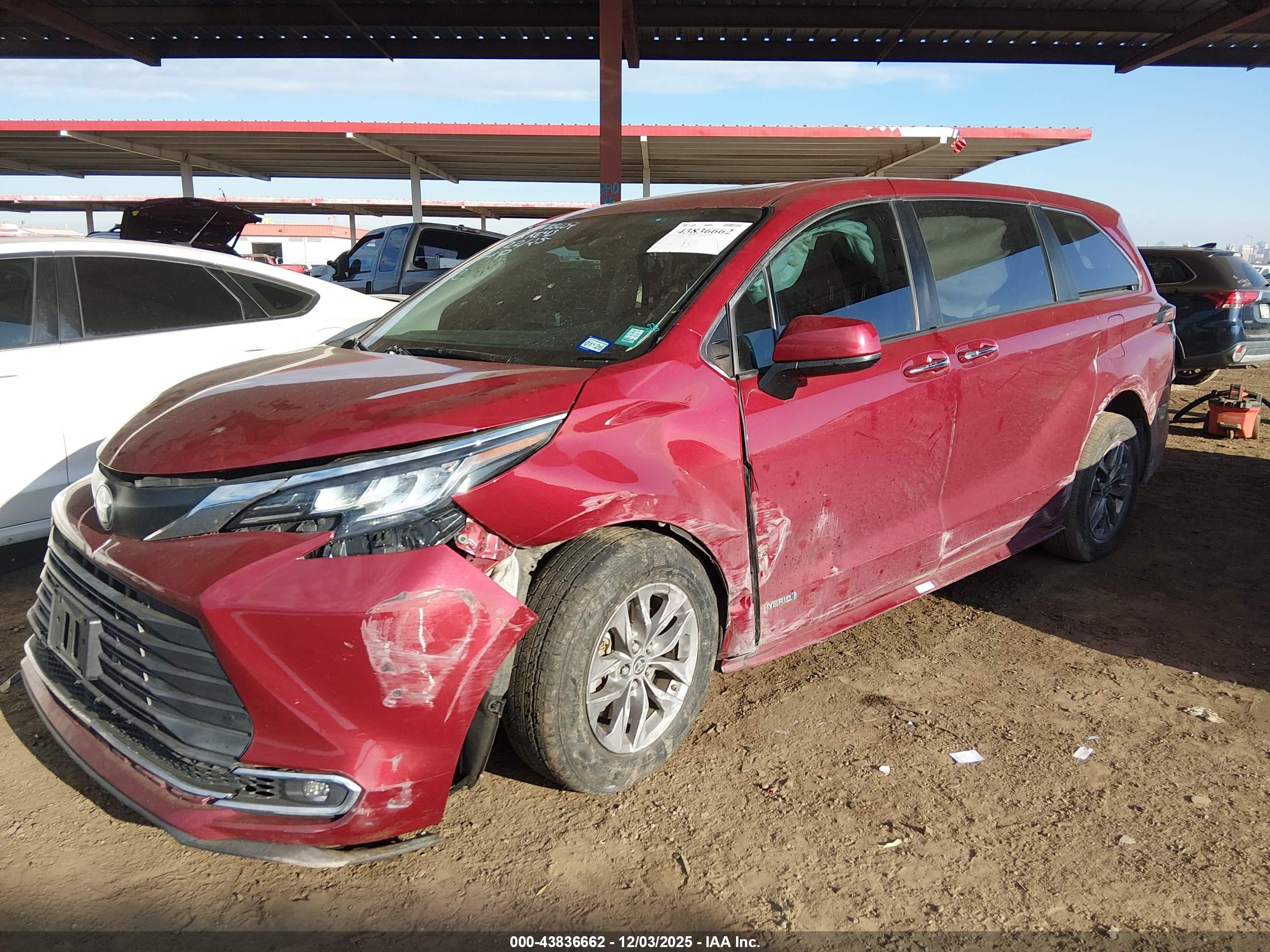 TOYOTA SIENNA image 6