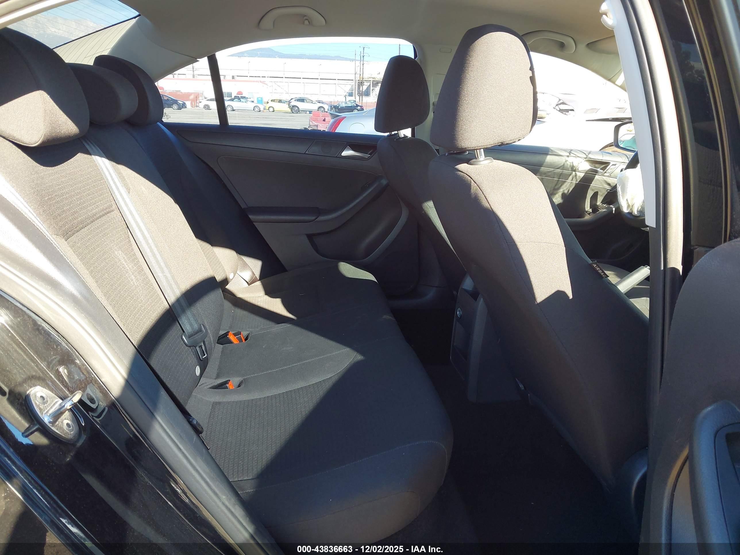 VOLKSWAGEN JETTA image 8