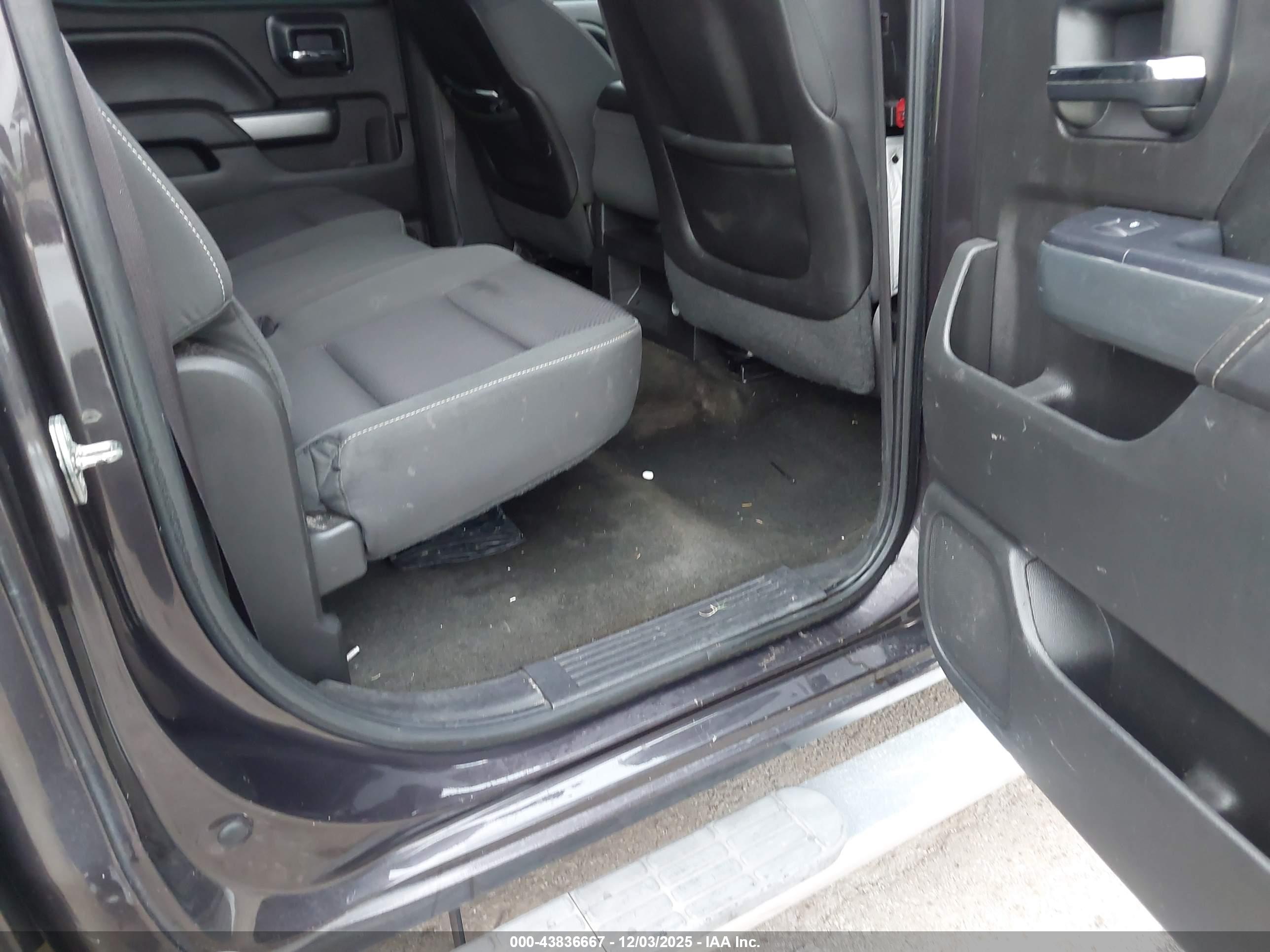 CHEVROLET SILVERADO image 8