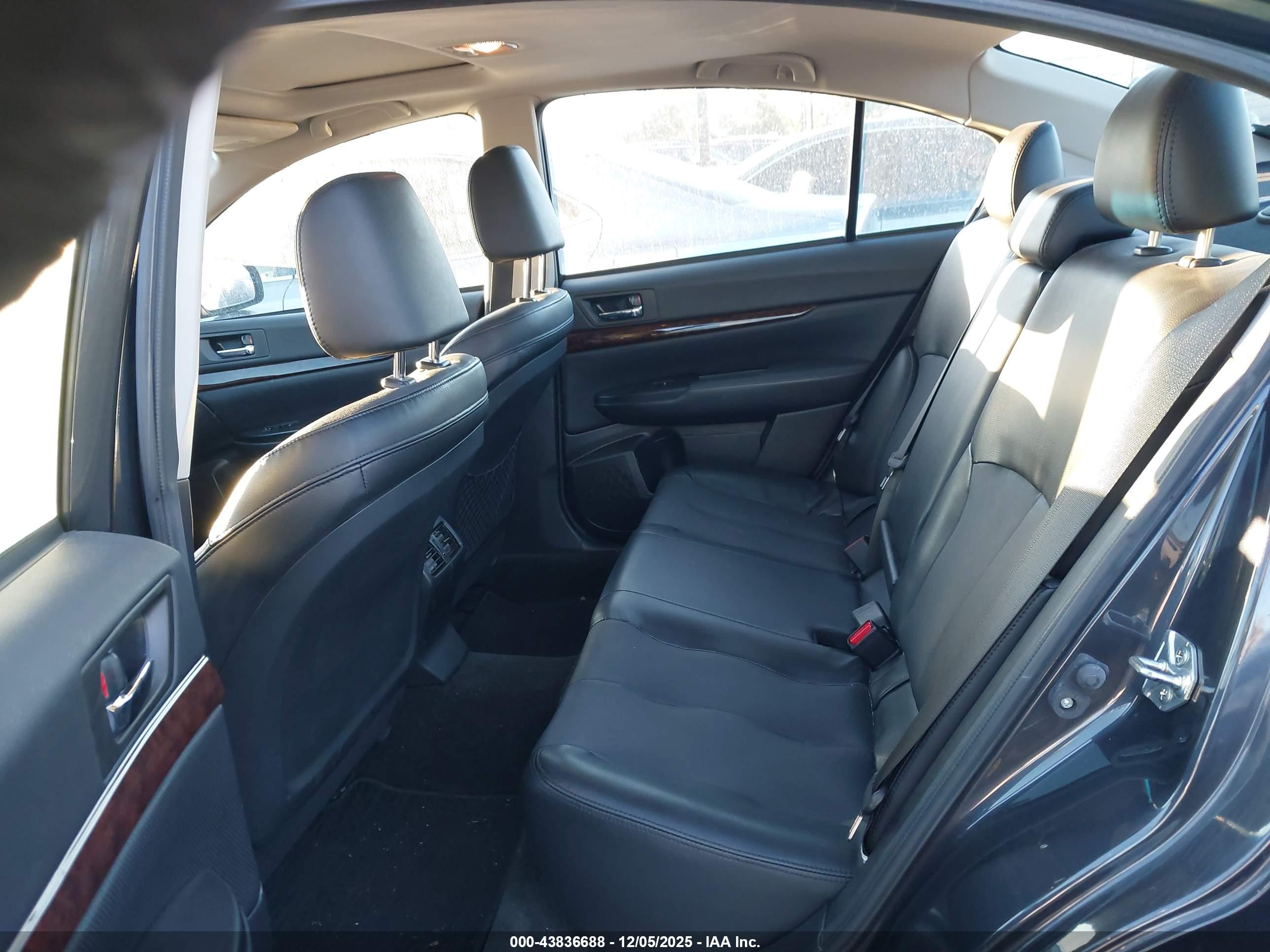 SUBARU LEGACY image 8