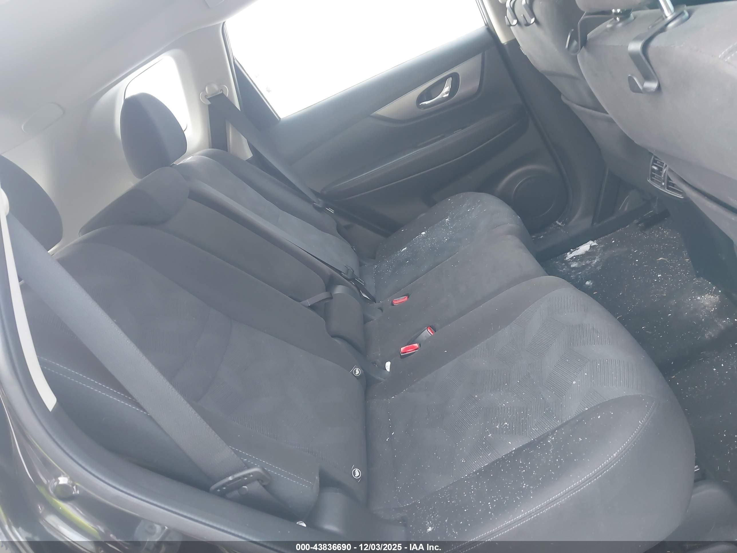 NISSAN ROGUE image 8