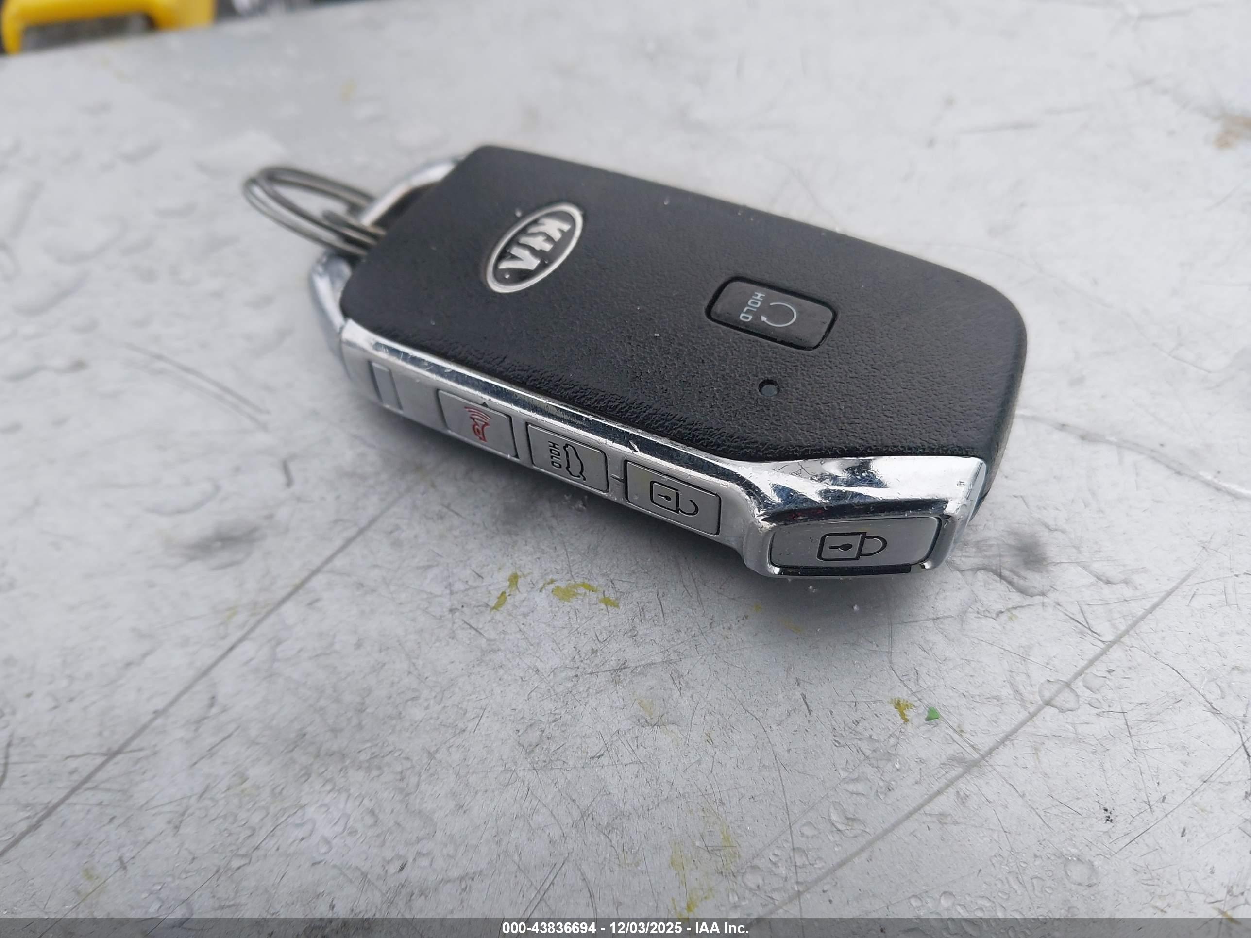 KIA K5 image 11