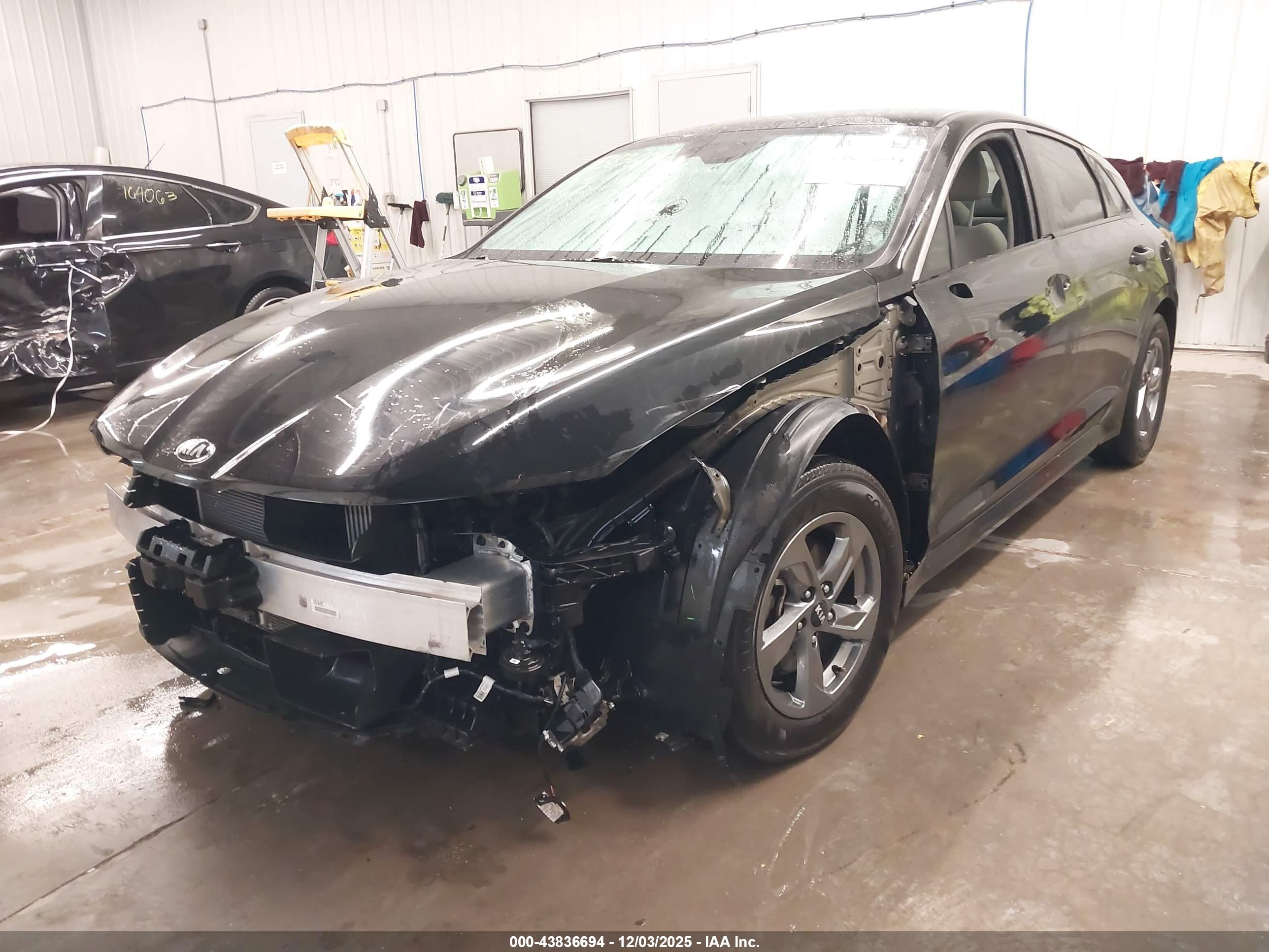 KIA K5 image 2