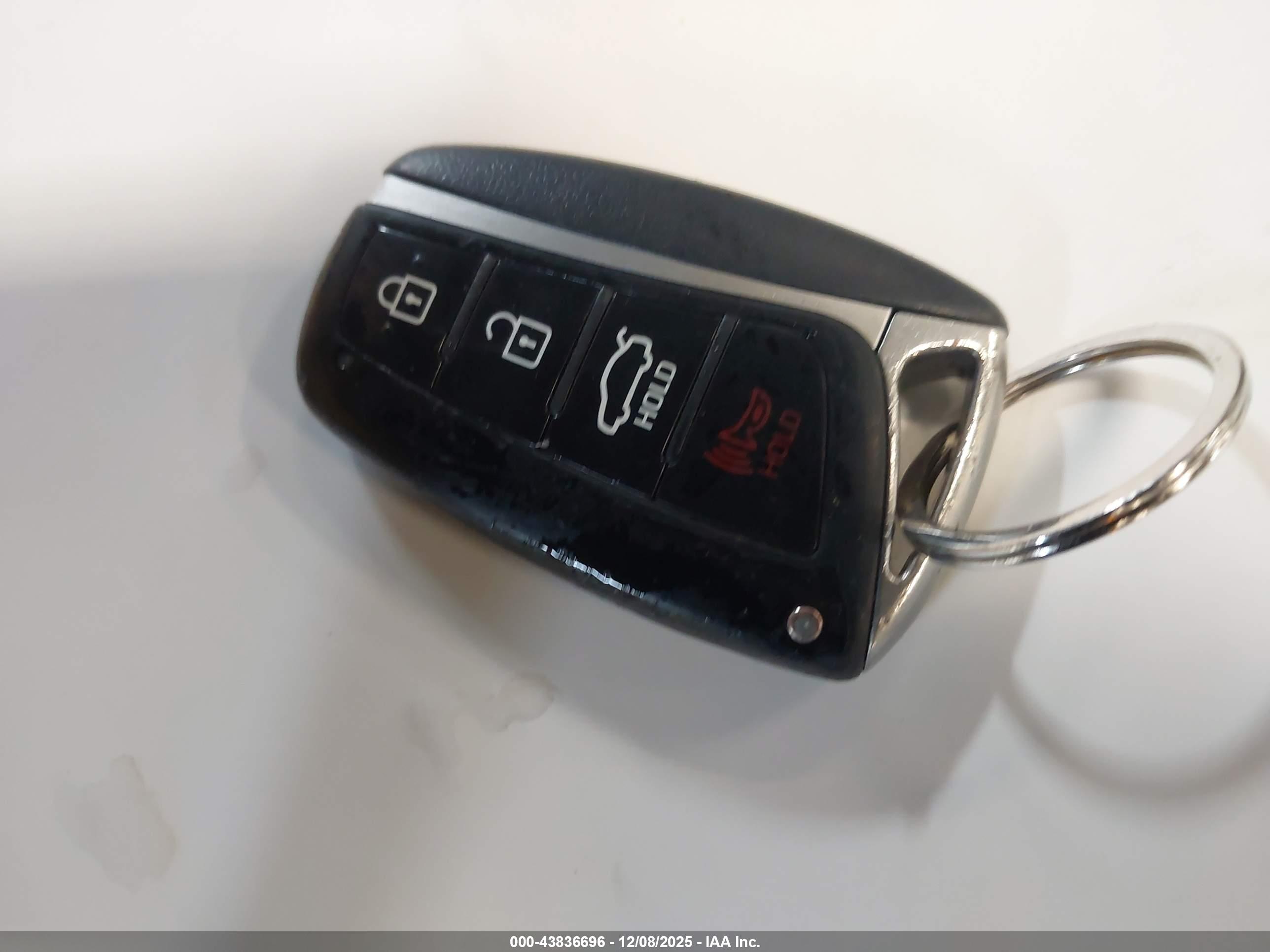 HYUNDAI GENESIS image 11
