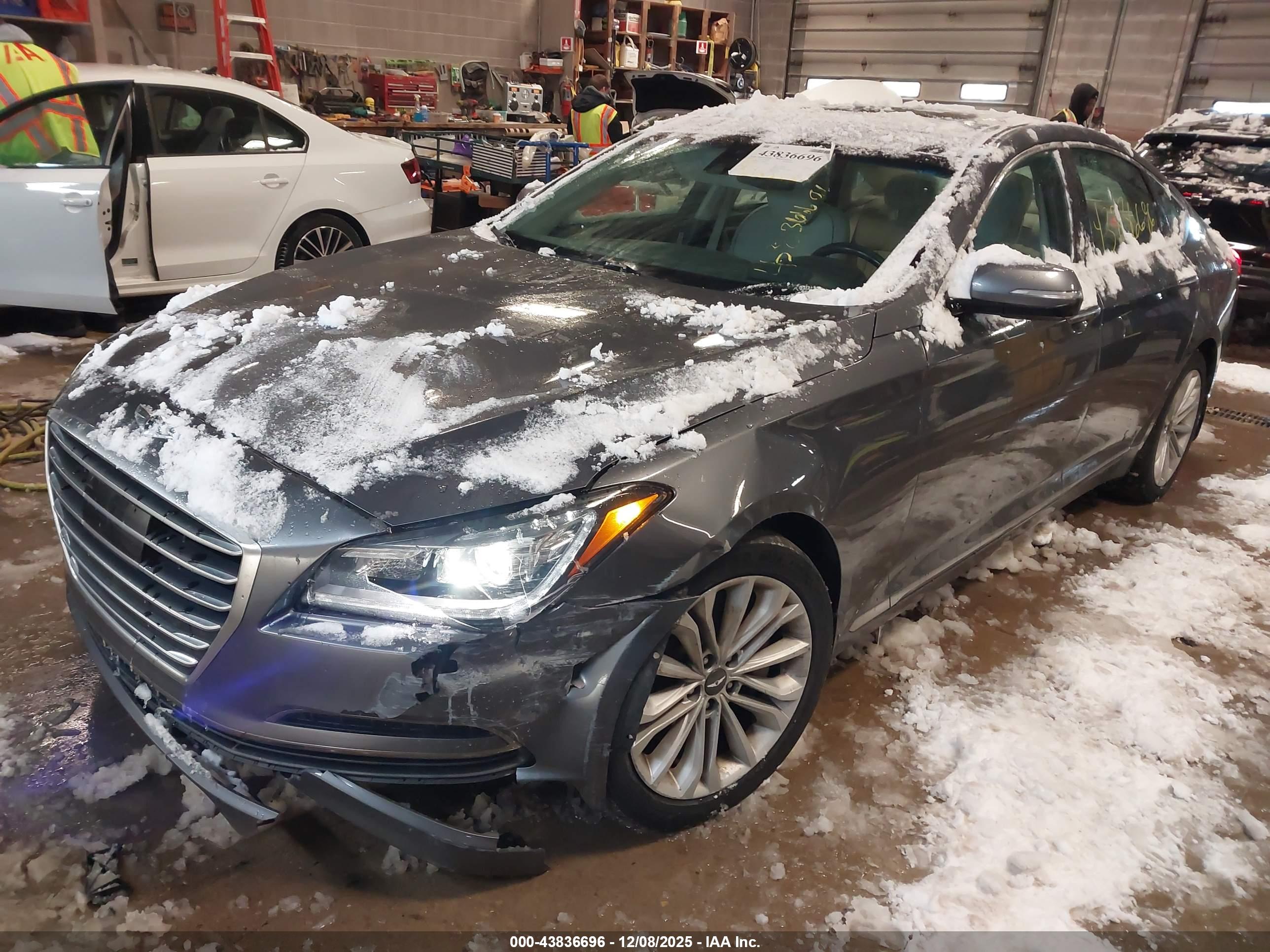 HYUNDAI GENESIS image 2