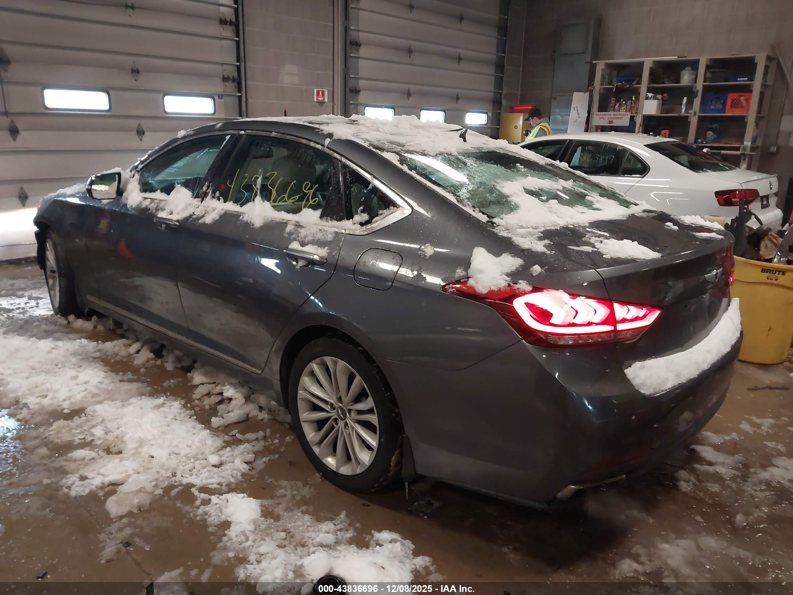 HYUNDAI GENESIS image 3