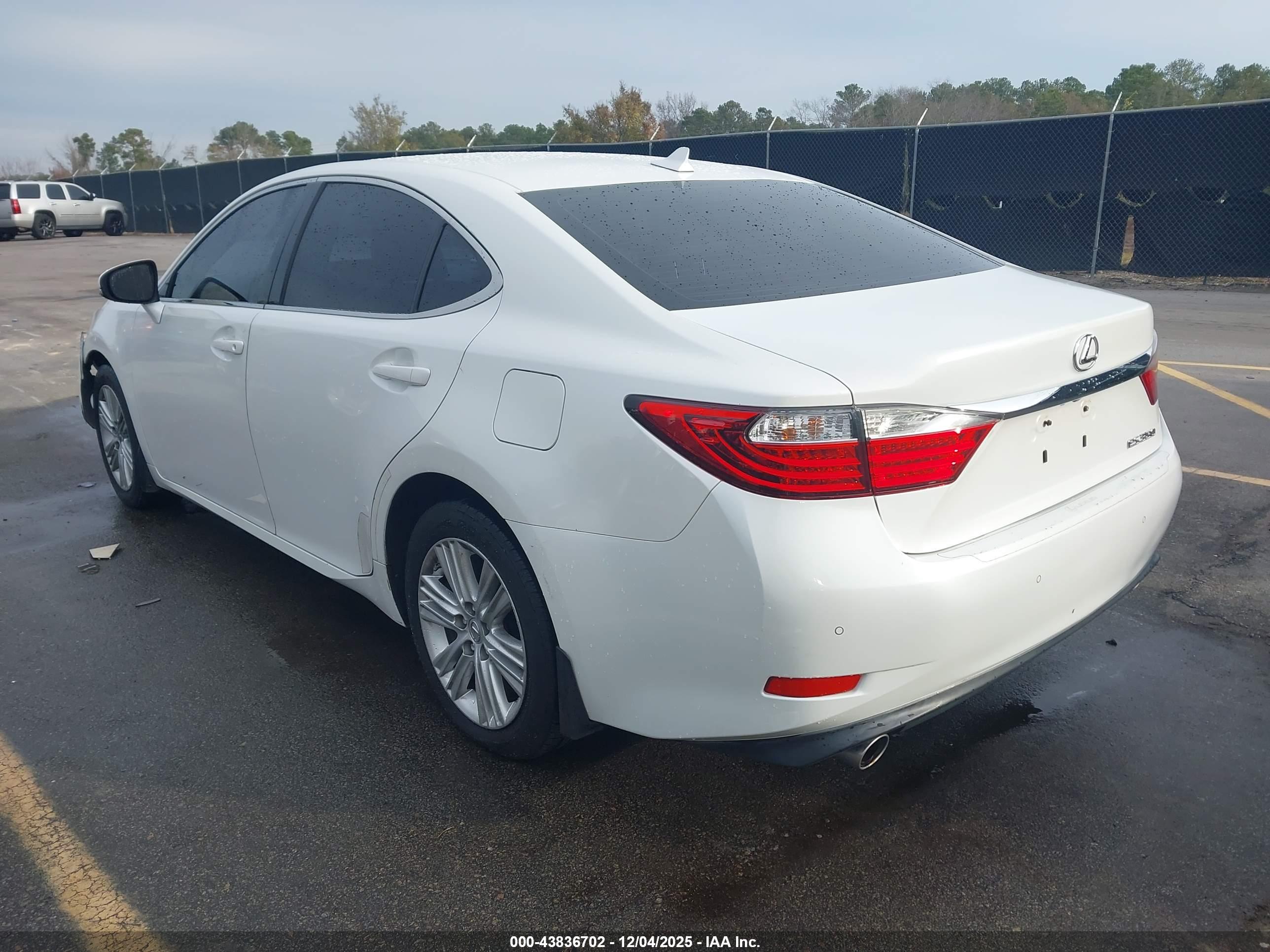 LEXUS ES image 3