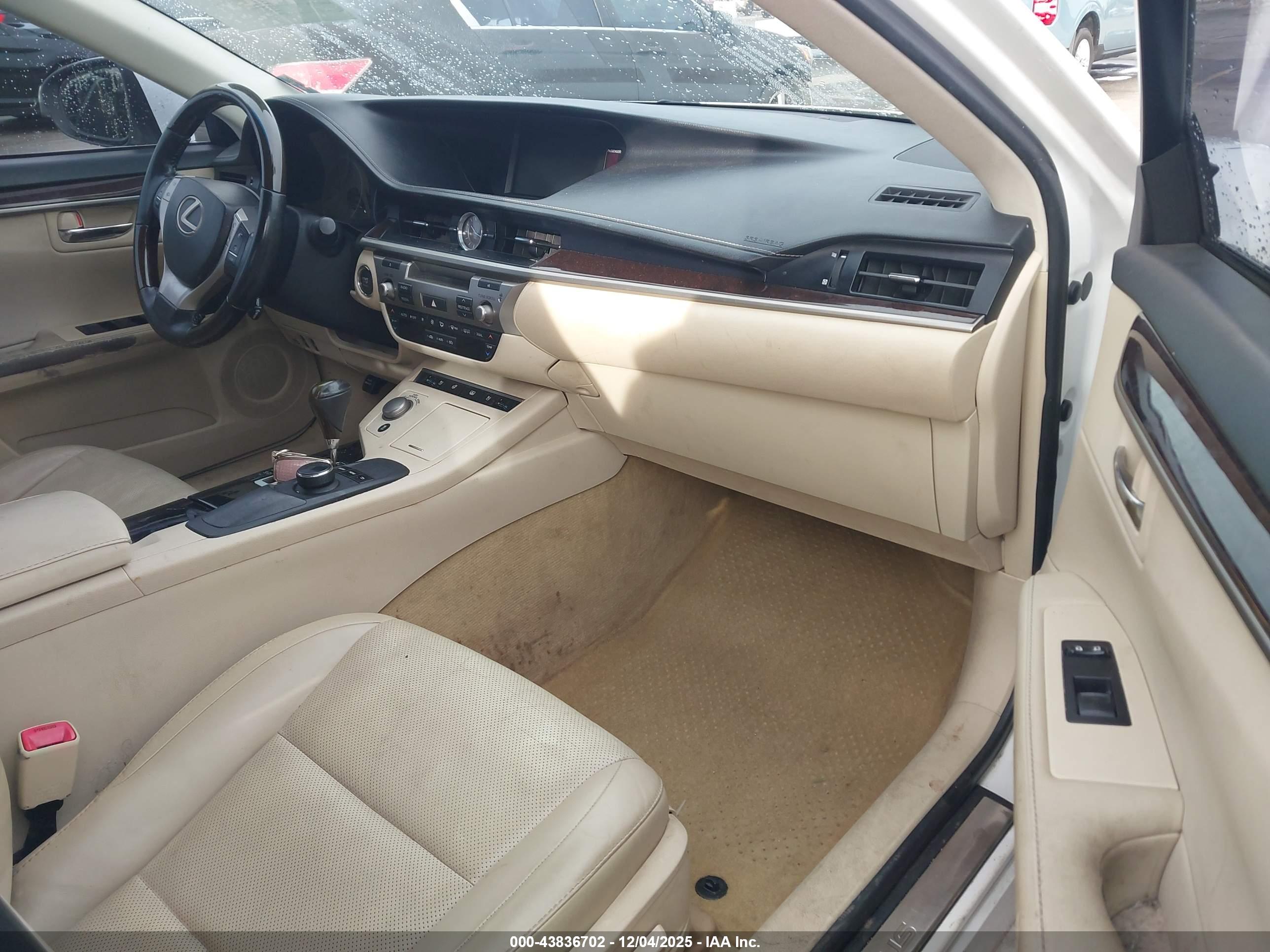 LEXUS ES image 5