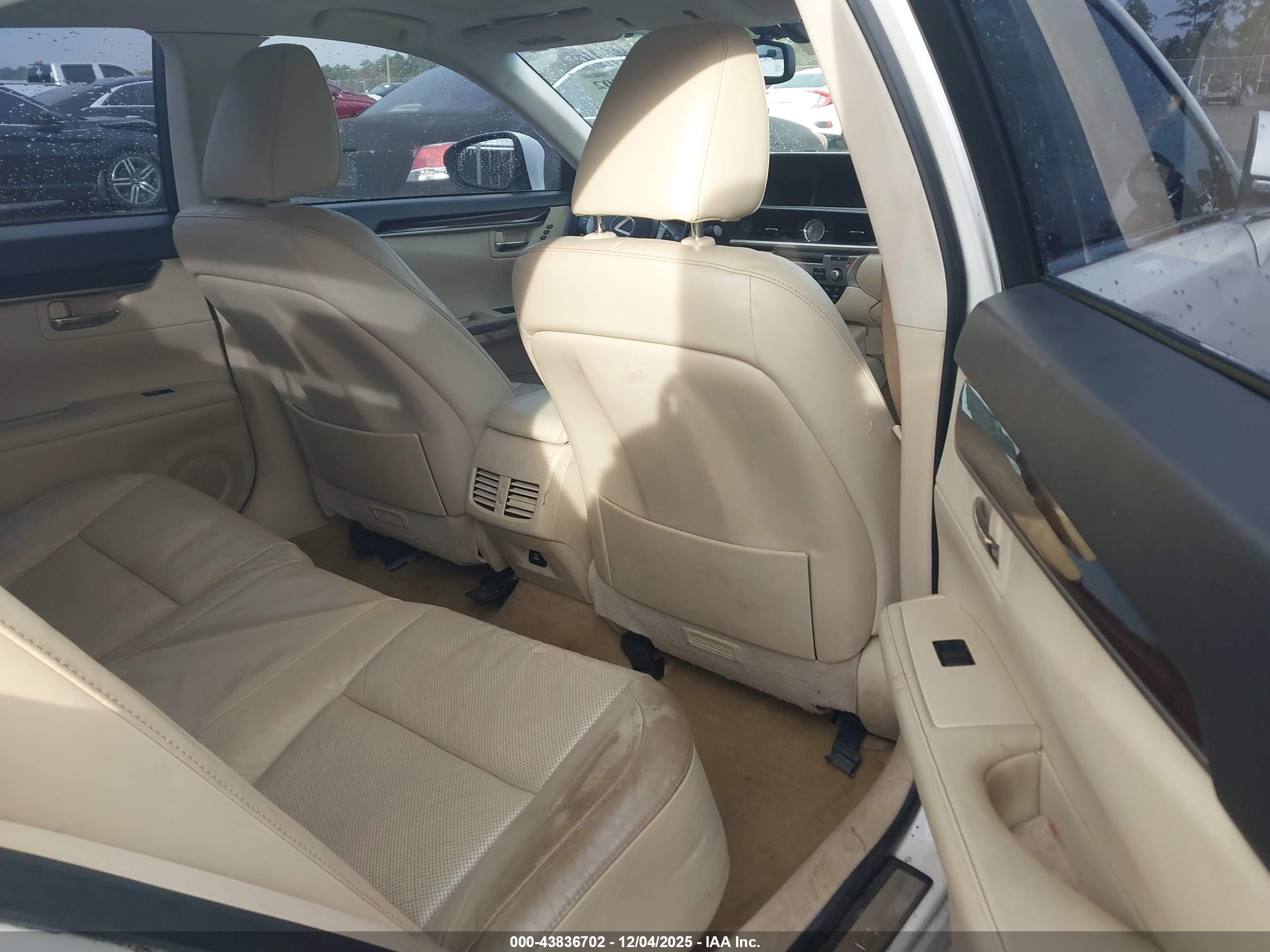 LEXUS ES image 8
