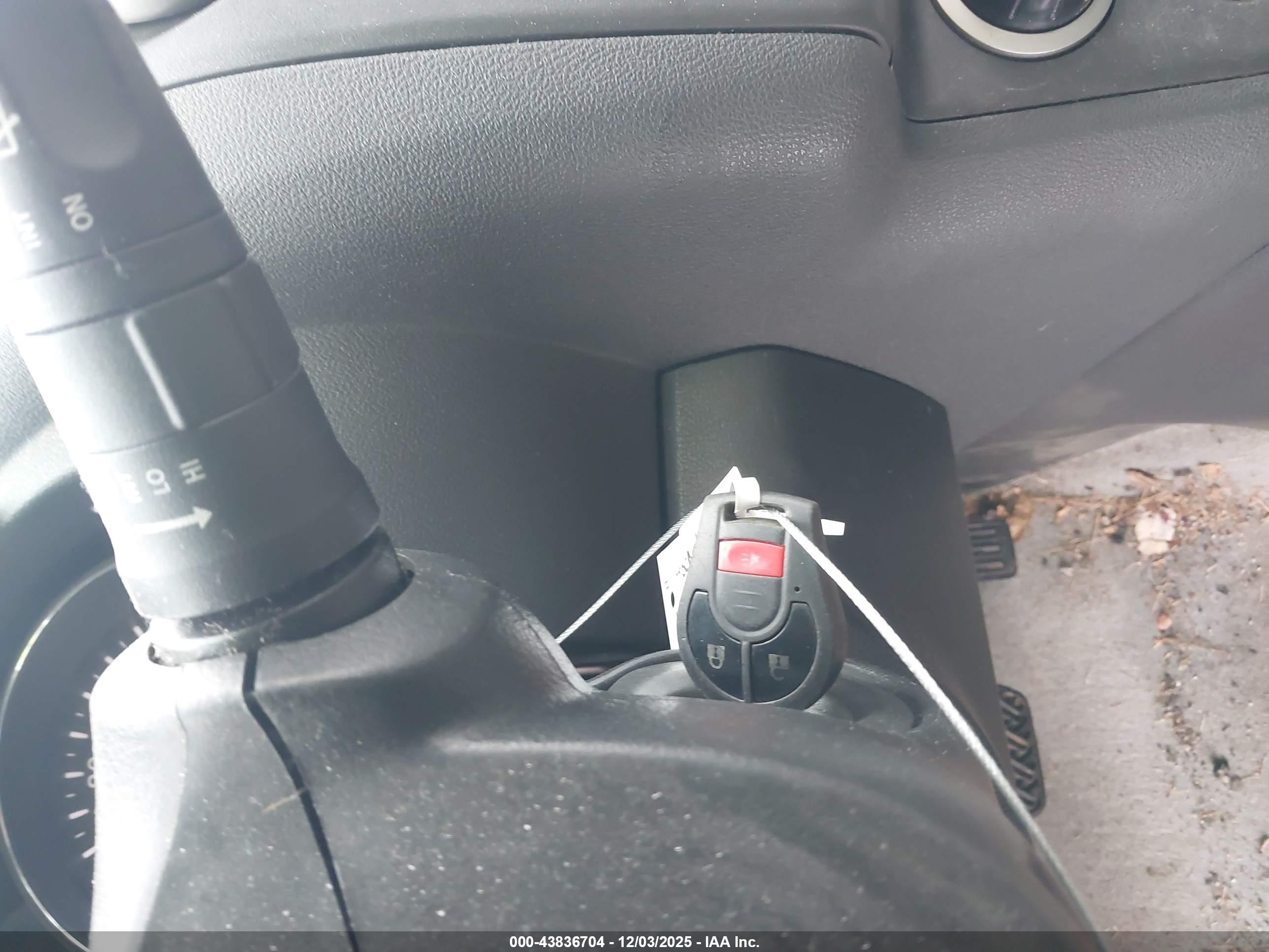NISSAN ROGUE image 11