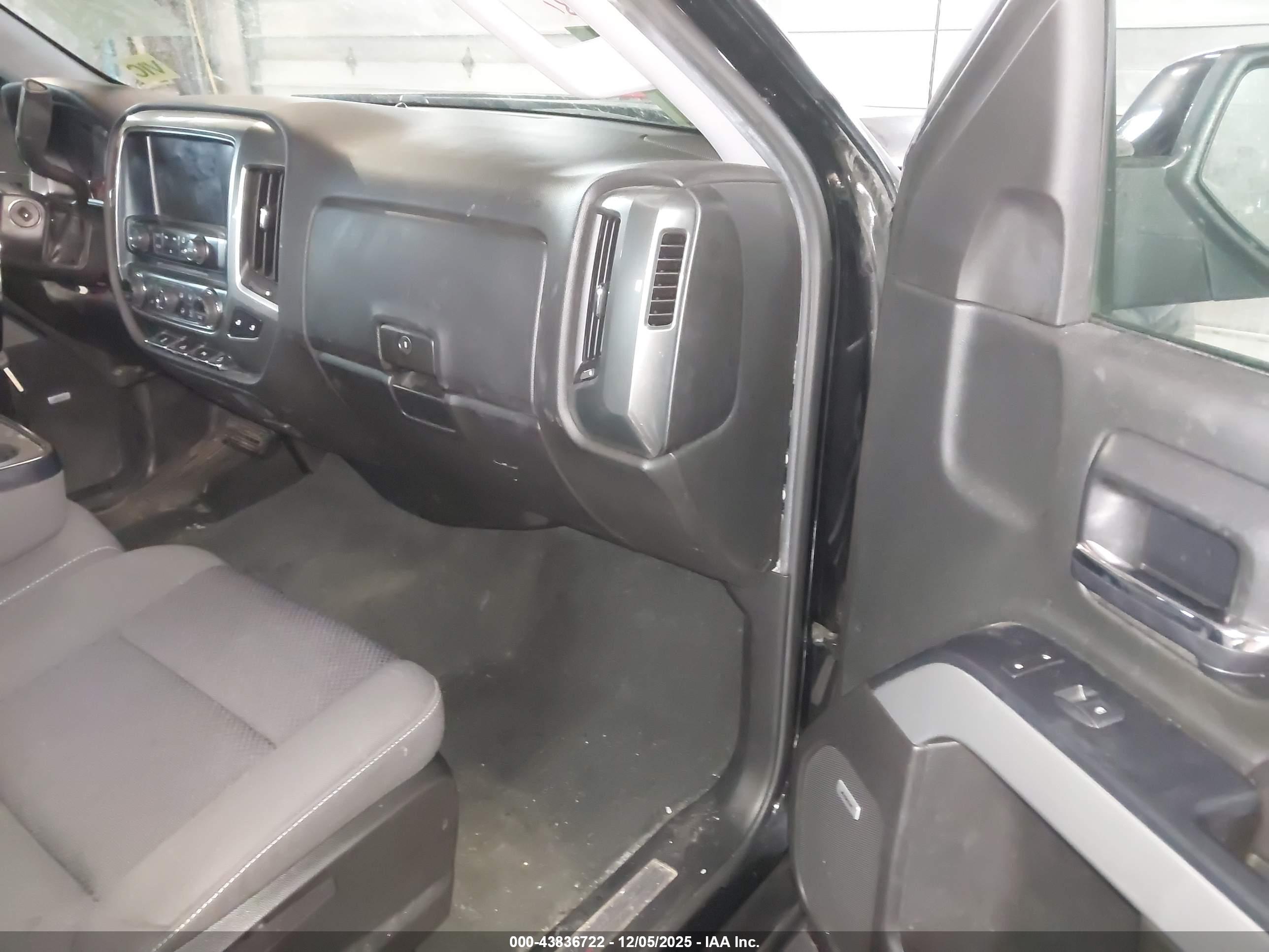 CHEVROLET SILVERADO image 5